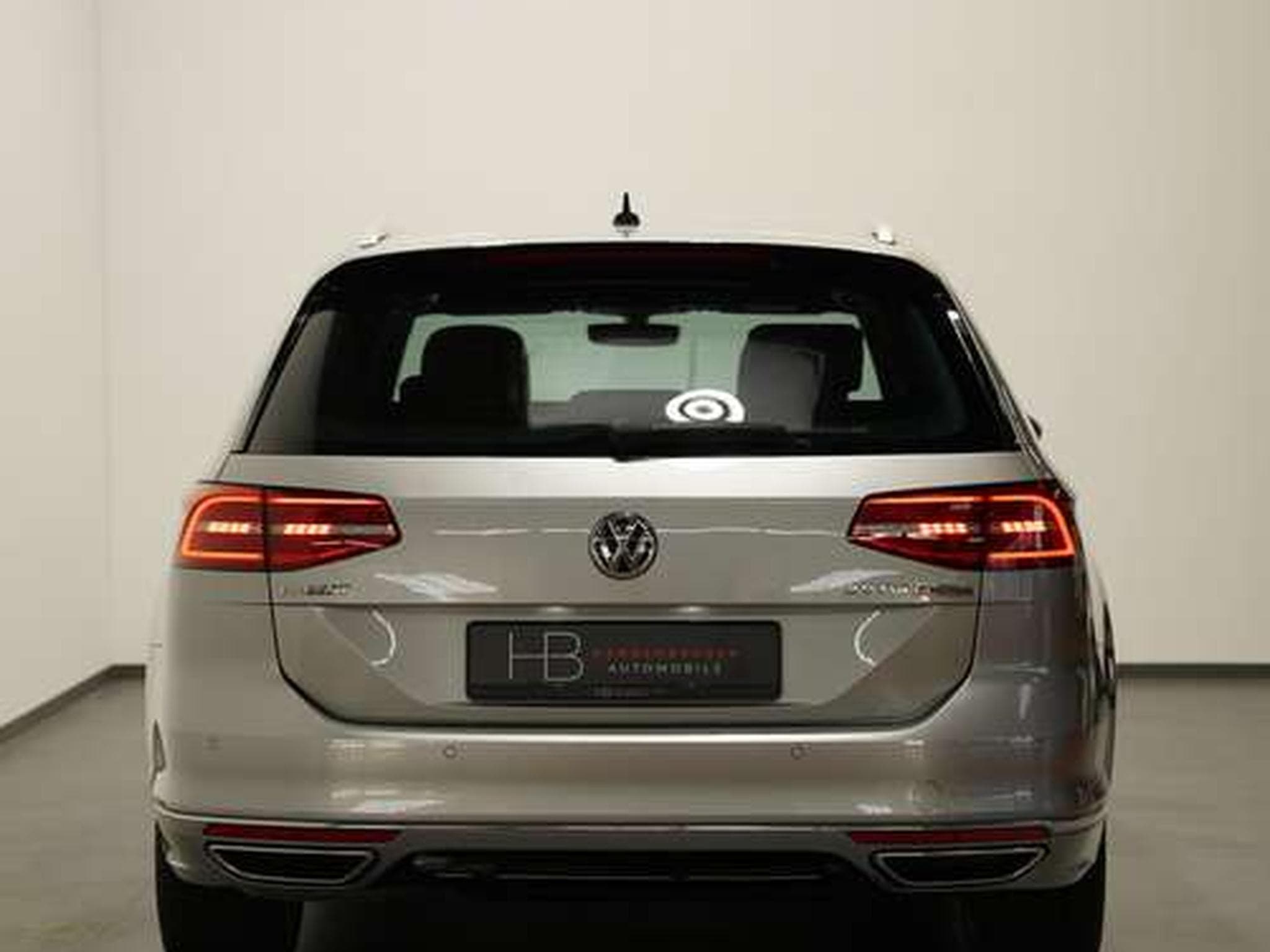 VW Passat Variant R Line 4M *2.HD *ACC *Massage * (2017) - Photo 5