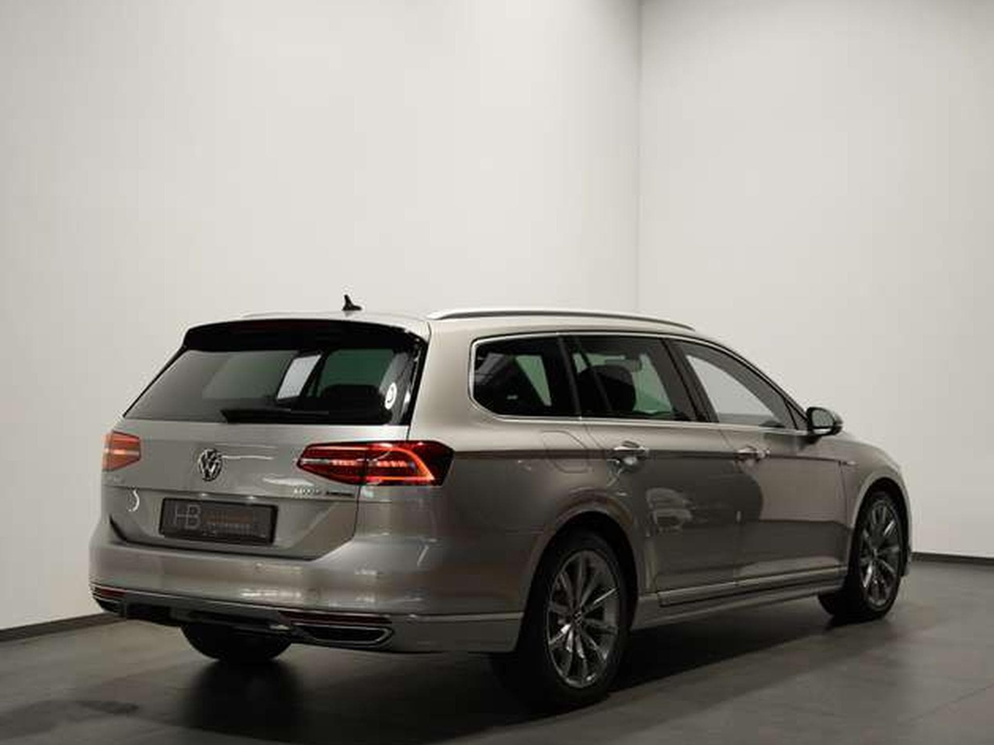 VW Passat Variant R Line 4M *2.HD *ACC *Massage * (2017) - Photo 6