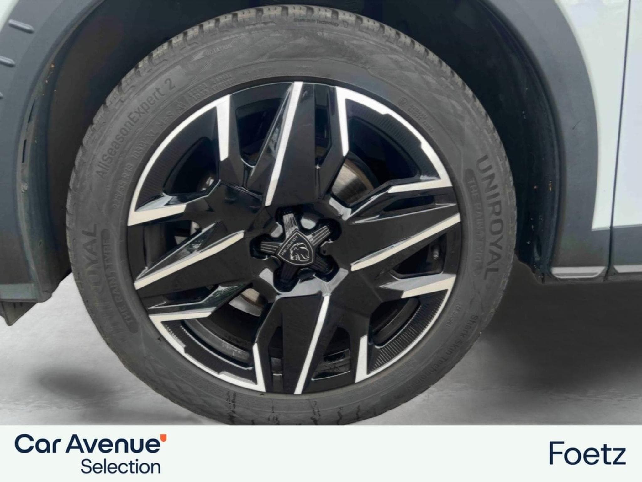 PEUGEOT 3008 1.2 Hybrid 136ch Allure e-DCS6 (2024) - Photo 11