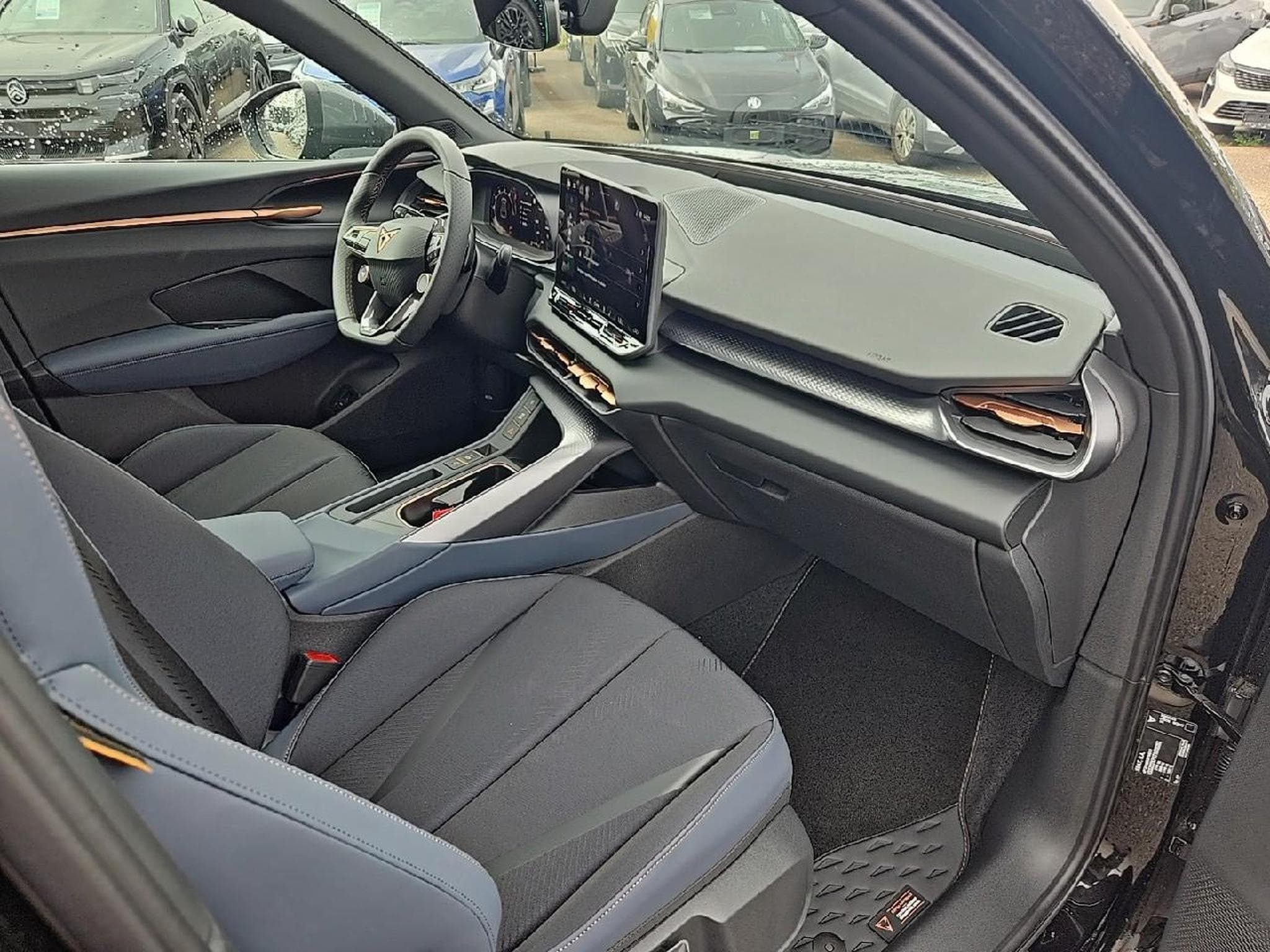 Cupra TERRAMAR 1.5 ETSI HYBRID 150 V DSG7 (2026) - Photo 11