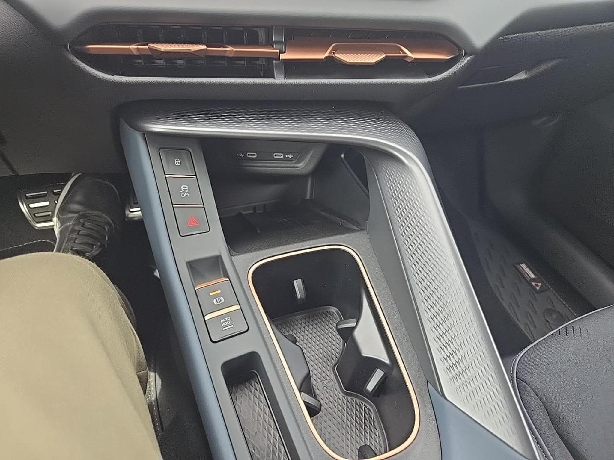 Cupra TERRAMAR 1.5 ETSI HYBRID 150 V DSG7 (2026) - Photo 19
