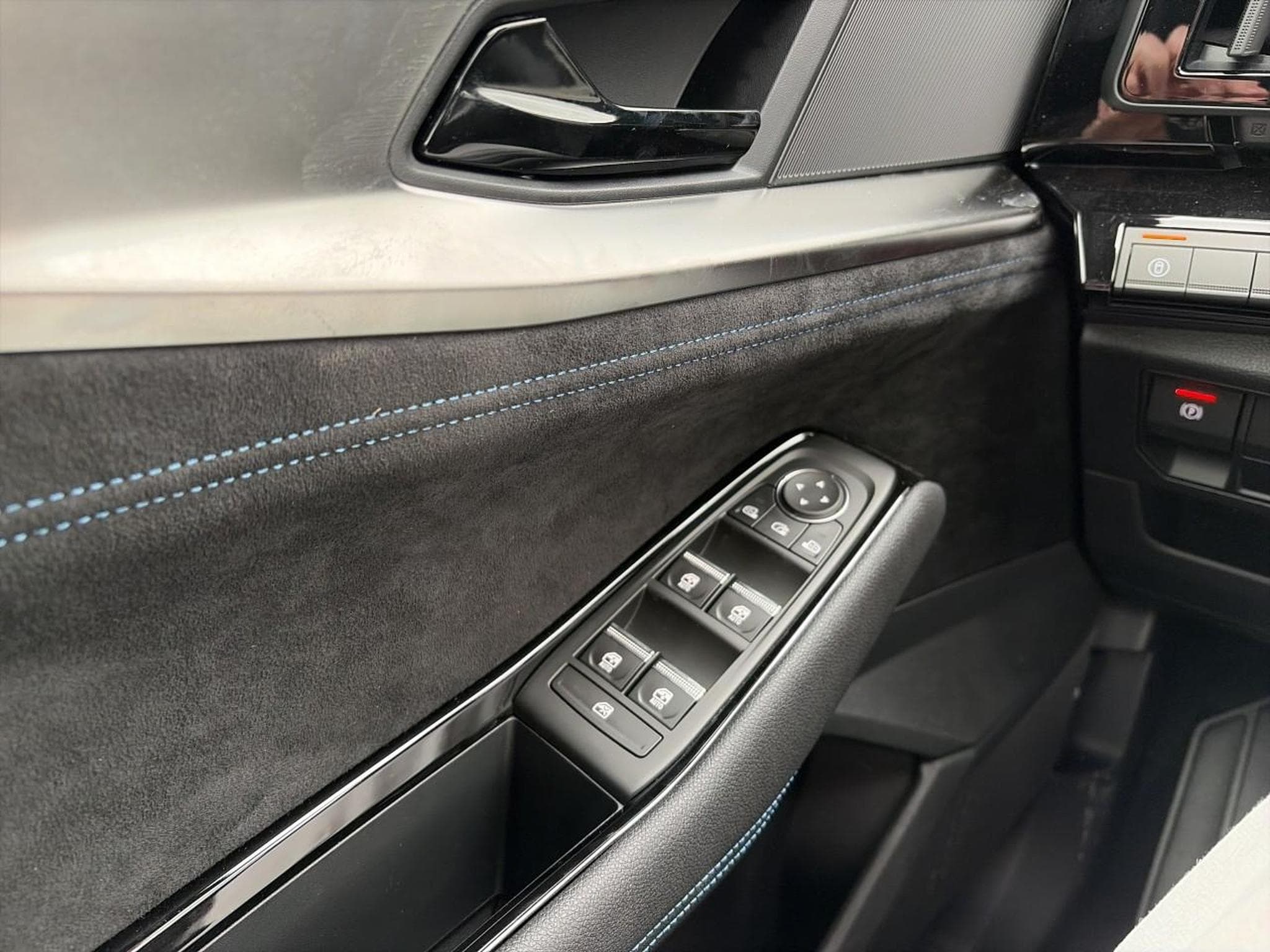 Renault AUSTRAL 1.2 E-TECH FULL HYBRID 200 ESPRIT ALPINE (2026) - Photo 11
