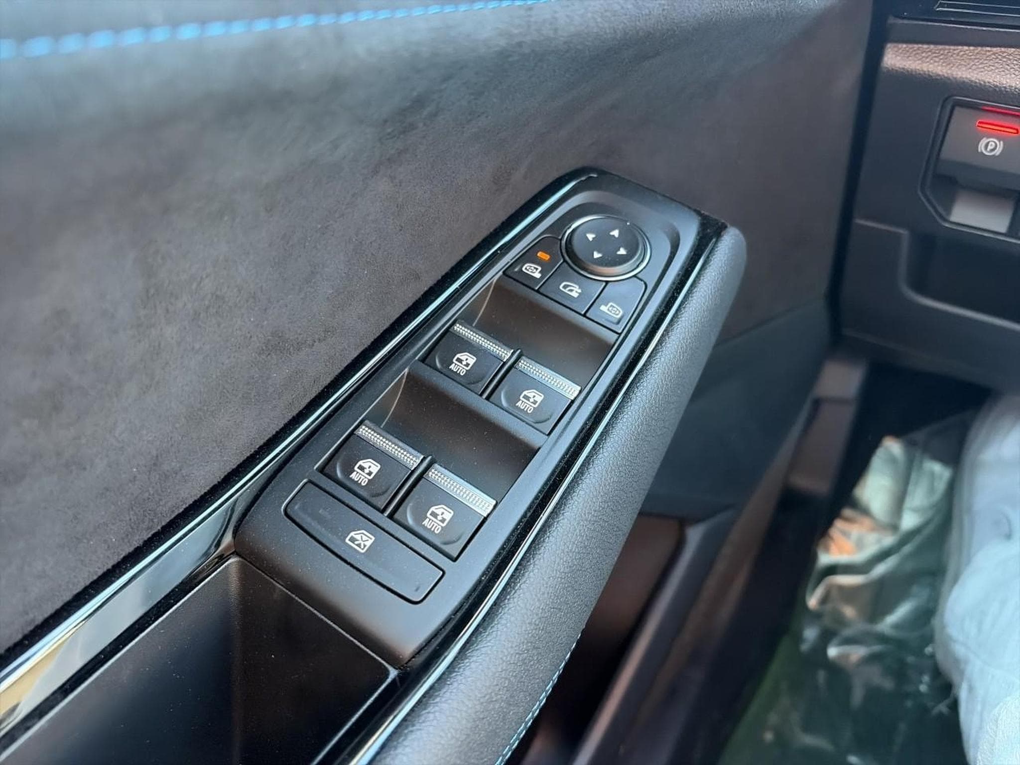 Renault AUSTRAL 1.2 E-TECH FULL HYBRID 200 ESPRIT ALPINE (2026) - Photo 11