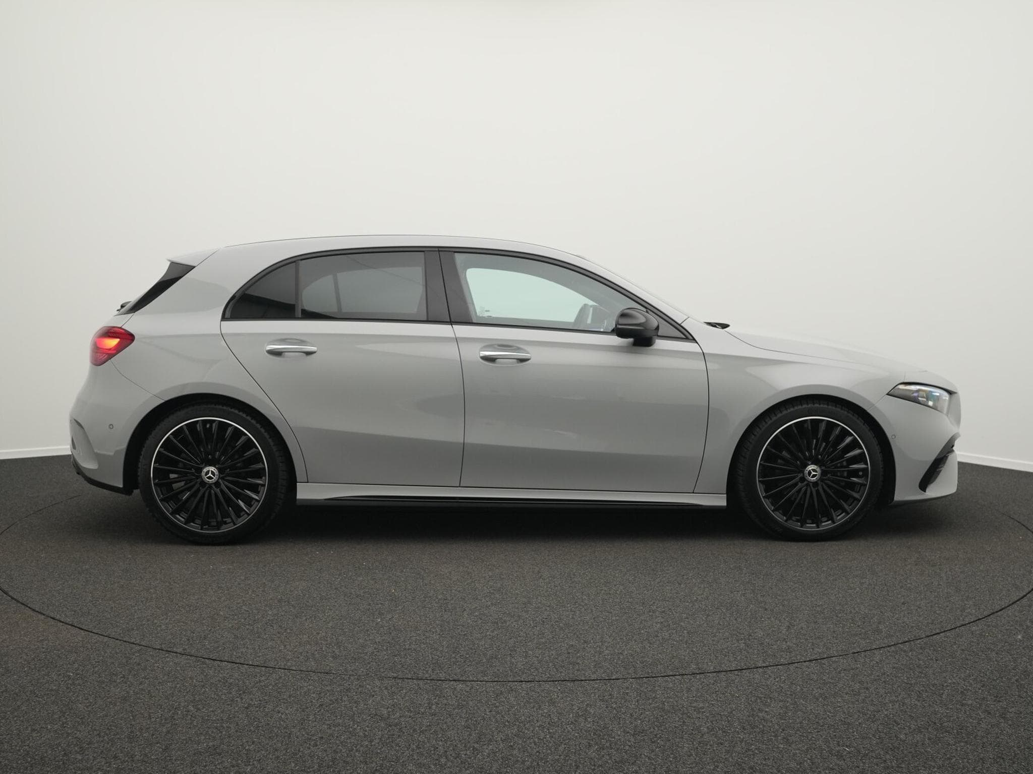Mercedes A 200 d AMG-Line Multi+AHK+Night+Kamera (2025) - Photo 5