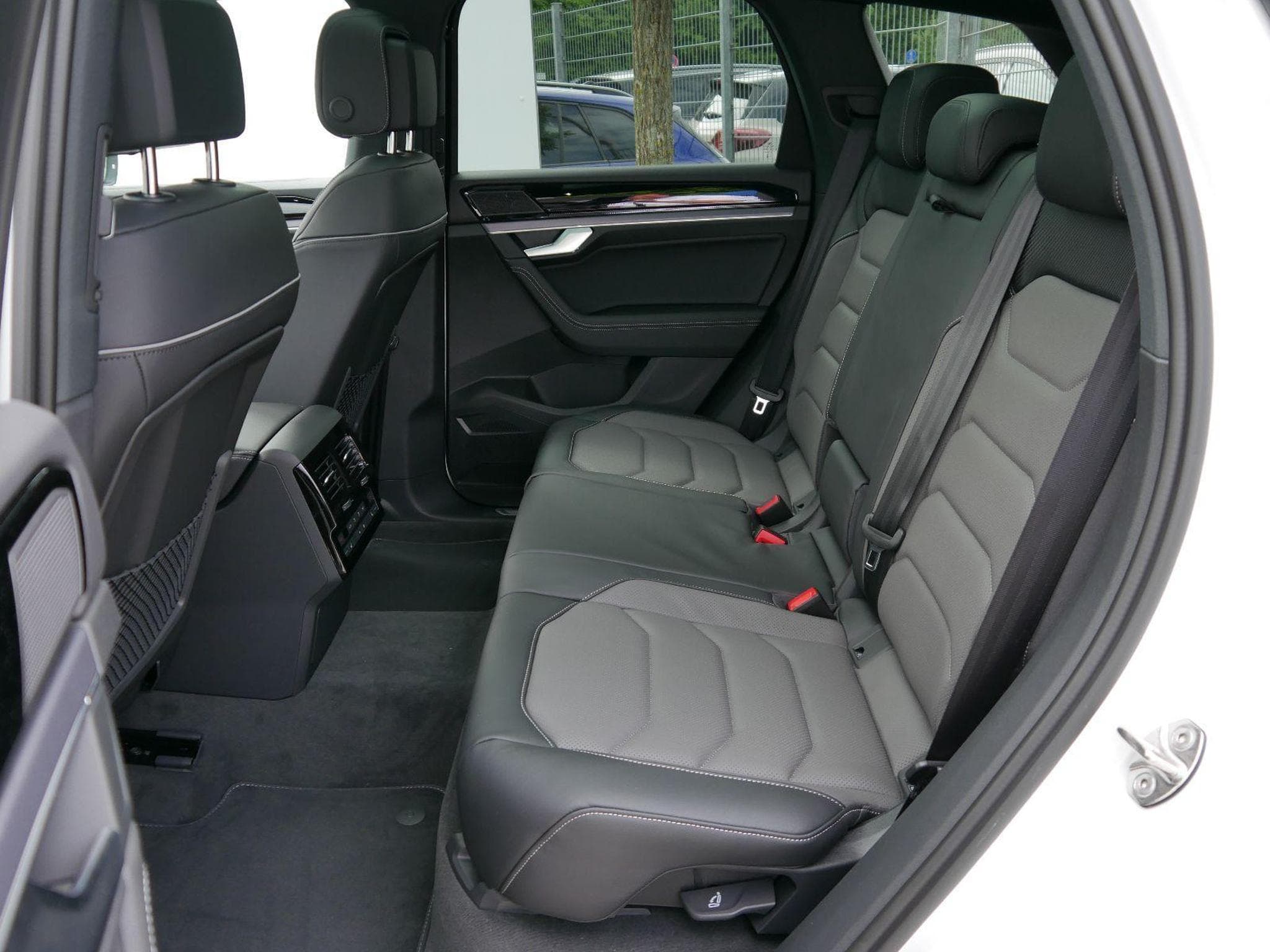 VW Touareg FINAL-EDITION (2026) - Photo 9