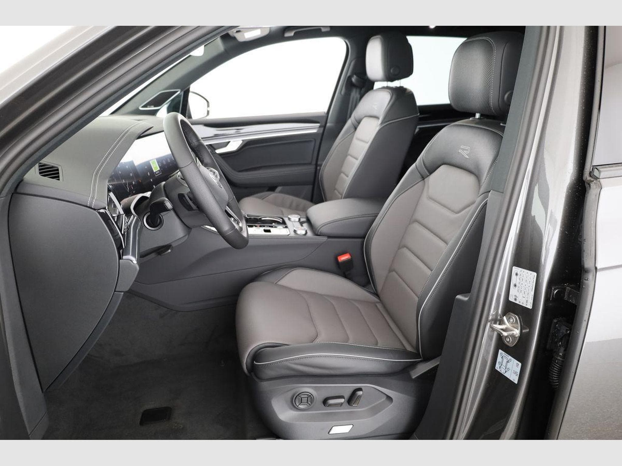 VW Touareg 3.0 TDI 210 kW 4Motion R-Line Final Edition (2026) - Photo 11