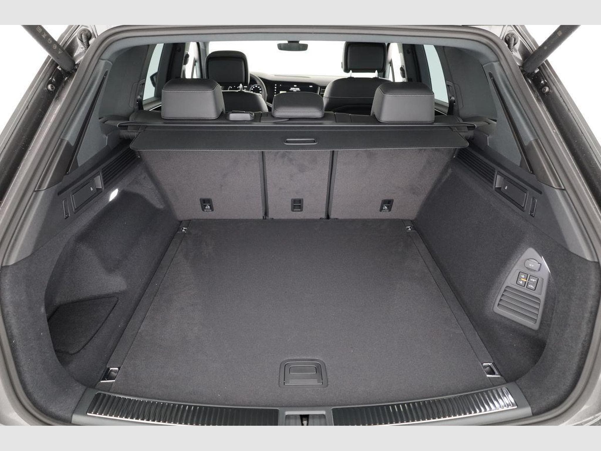 VW Touareg 3.0 TDI 210 kW 4Motion R-Line Final Edition (2026) - Photo 13