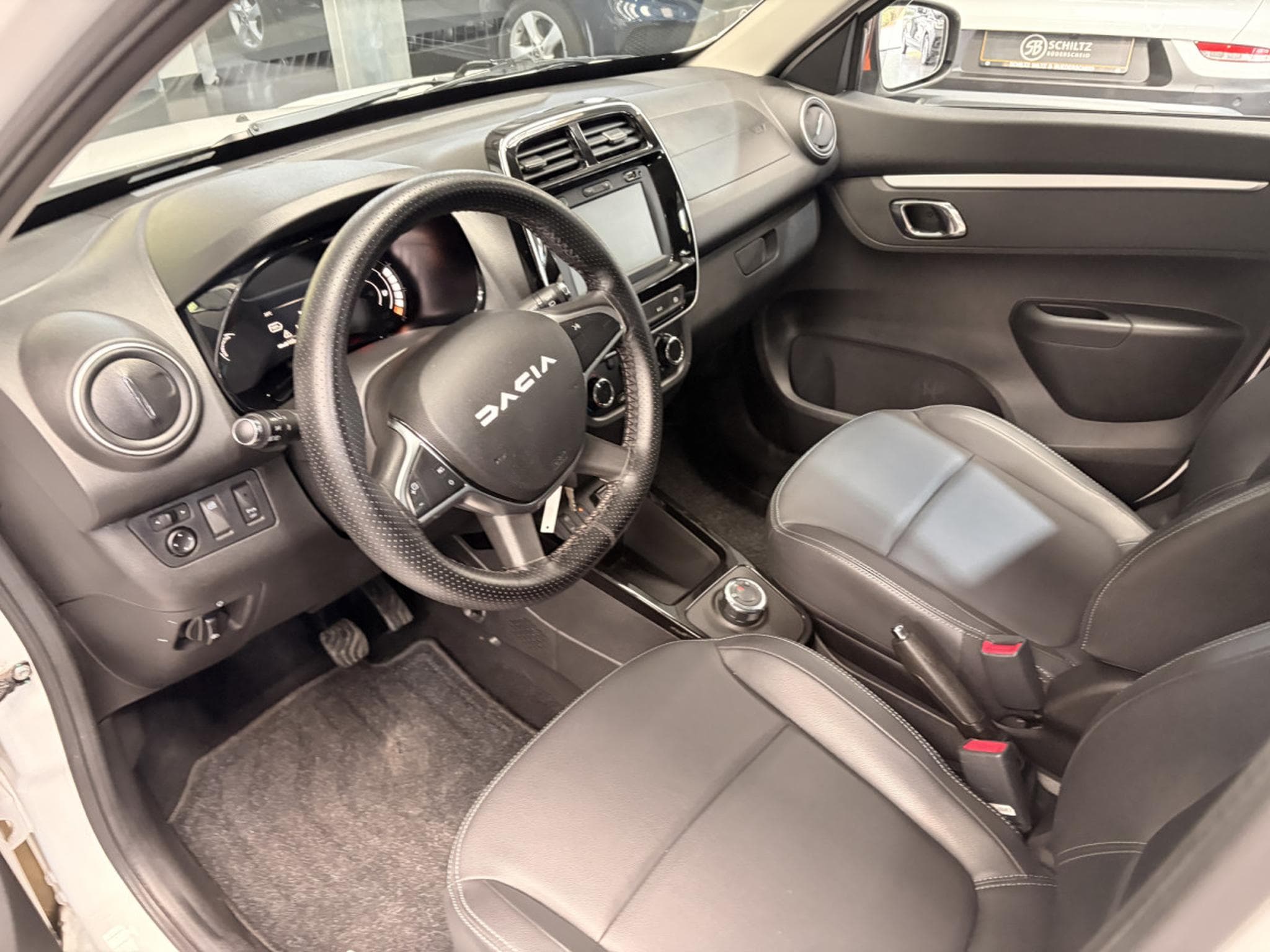 Dacia Spring Confort 27.4KW (2023) - Foto 11