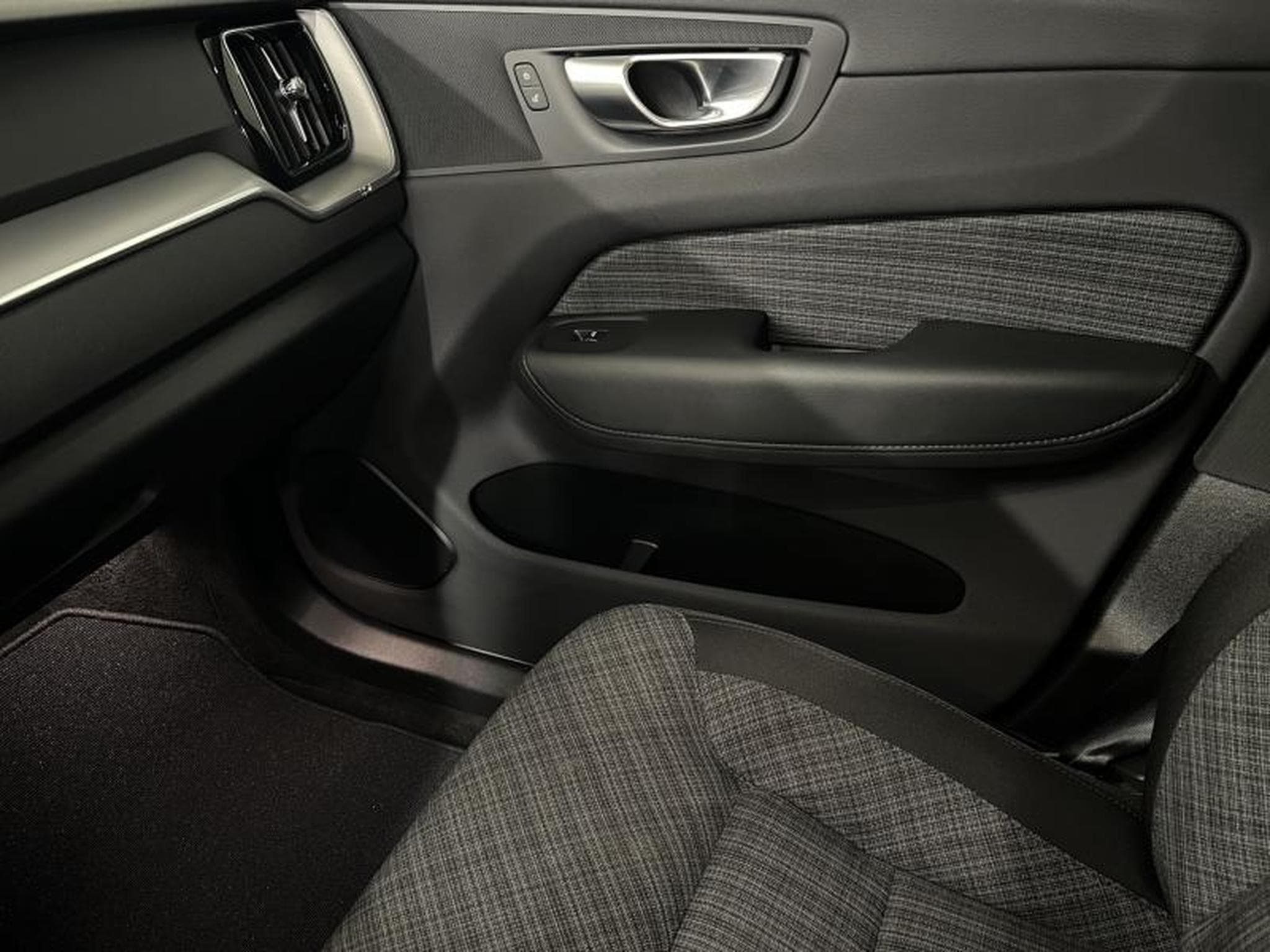 Volvo XC60 Core (2024) - Foto 12