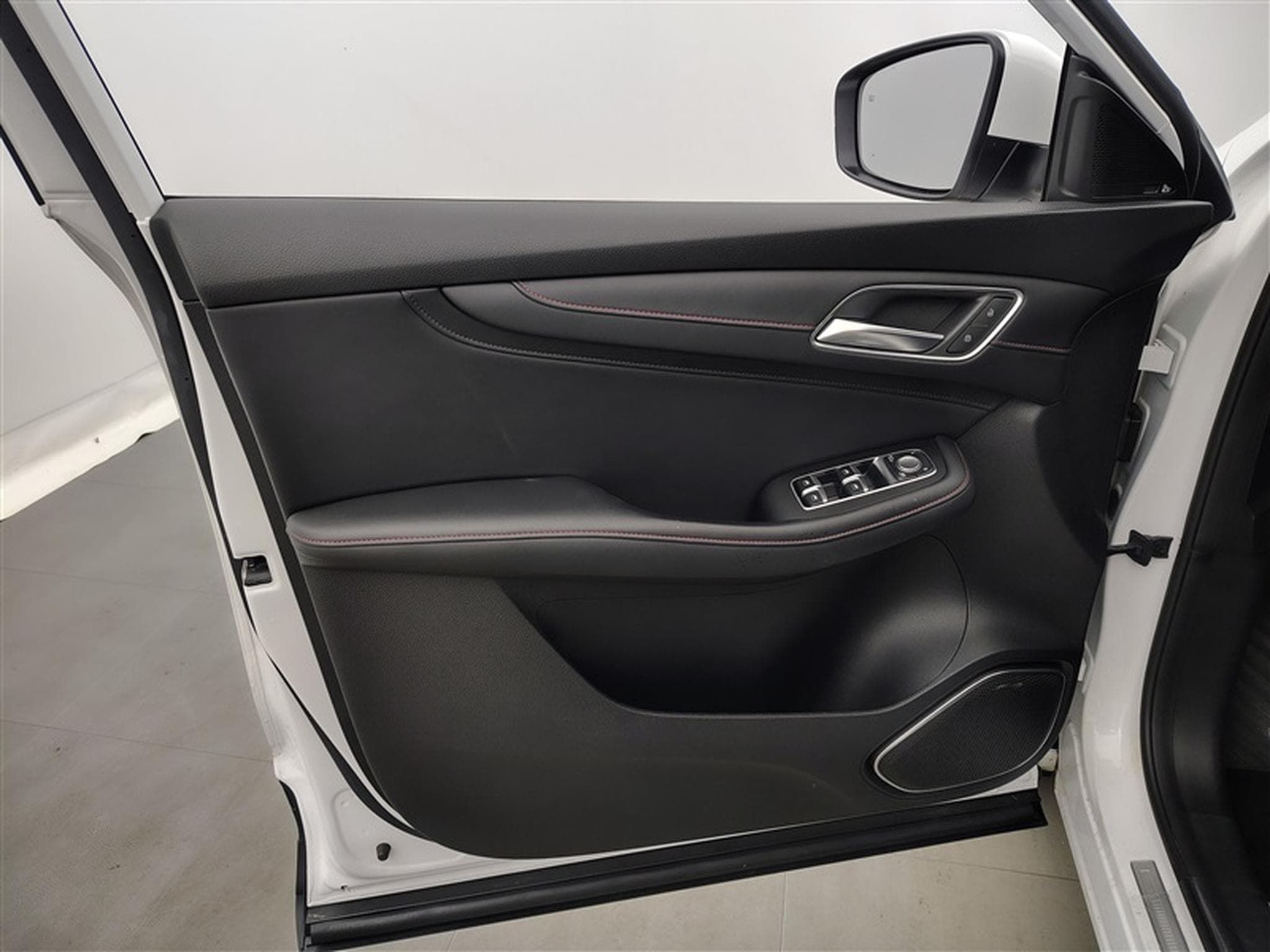 MG HS 1.5 T-GDi 160cv BVA Comfort NAVI / FULL LED / CUIR / CAMERA (2024) - Foto 17
