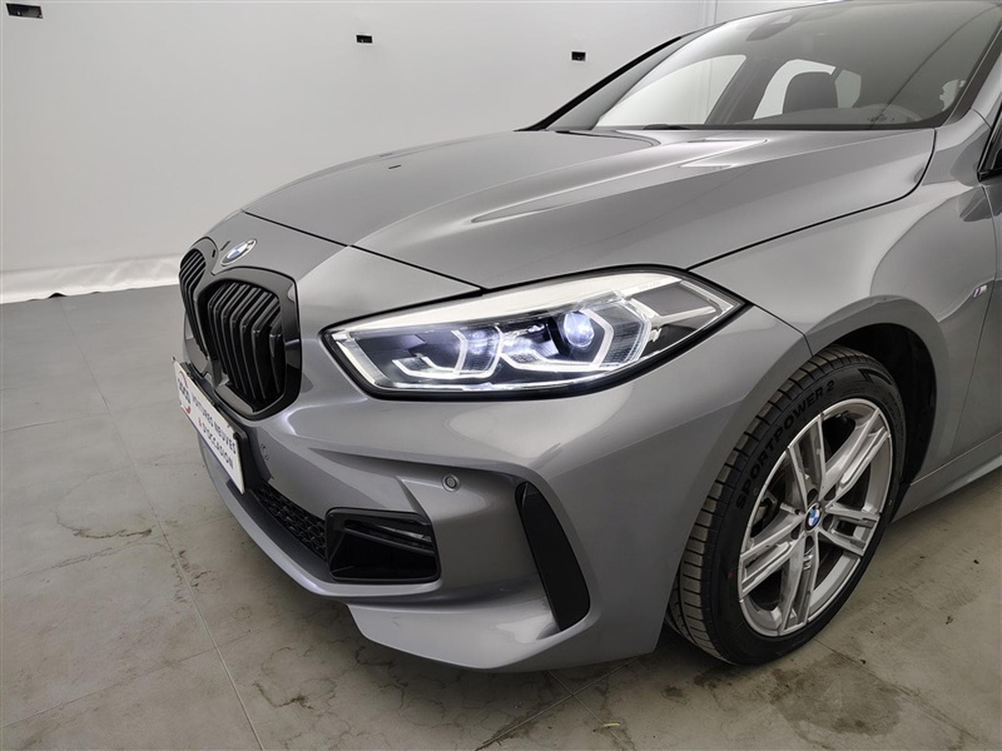 BMW 118 iA OPF PACK M NAVI/CARPLAY/PDC AV-AR (2023) - Foto 15