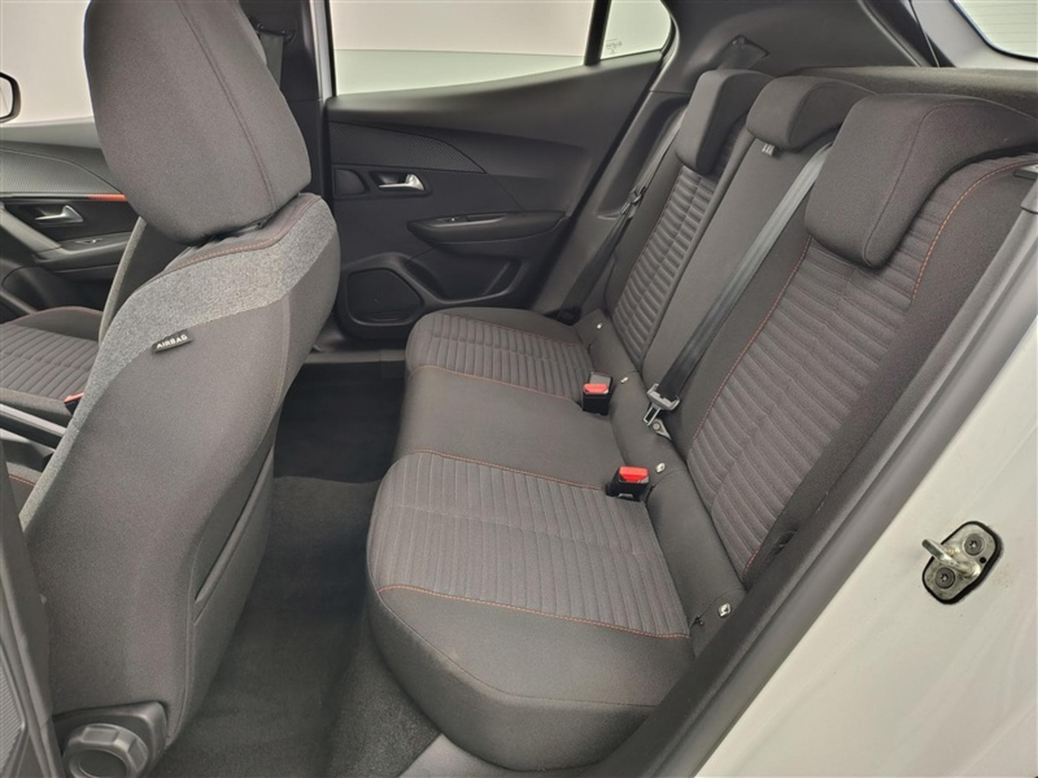 Peugeot 2008 1.2 PureTech 100cv Active Pack NAVI / CARPLAY / ALU / PDC (2022) - Foto 12