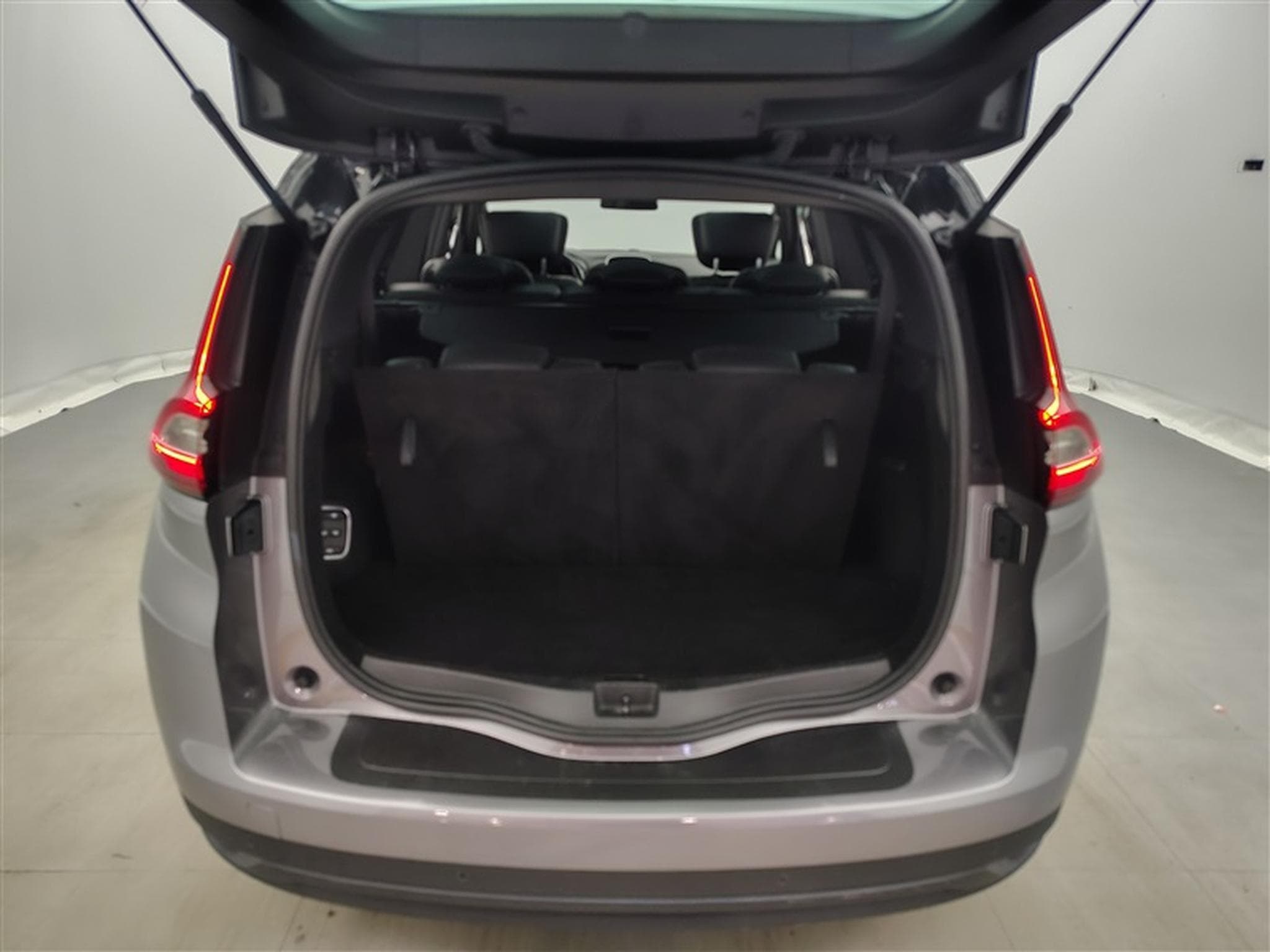 Renault Scenic 1.33 TCe 140cv EDC Black Edition 7pl. NAVI / FULL LED / PANO (2022) - Foto 14