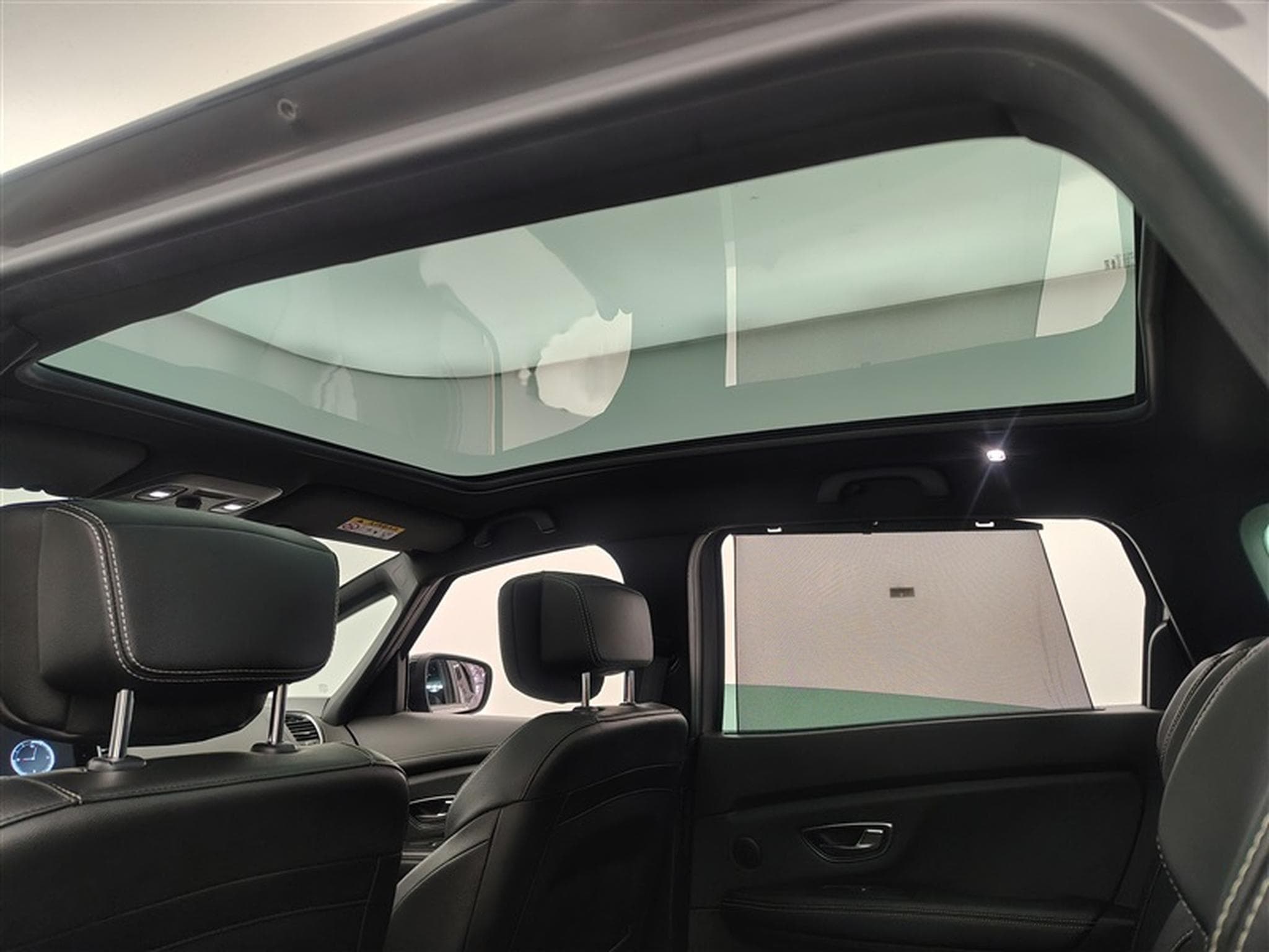 Renault Scenic 1.33 TCe 140cv EDC Black Edition 7pl. NAVI / FULL LED / PANO (2022) - Foto 19