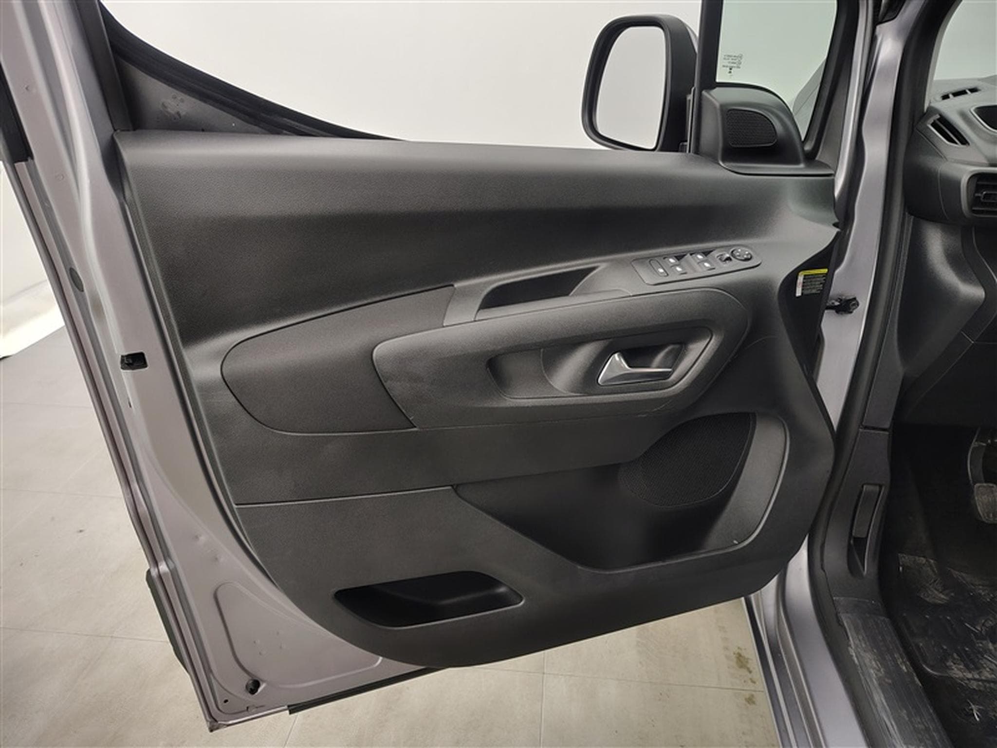 Citroen Berlingo 1.2 PureTech M Light 5PL (2024) - Foto 17