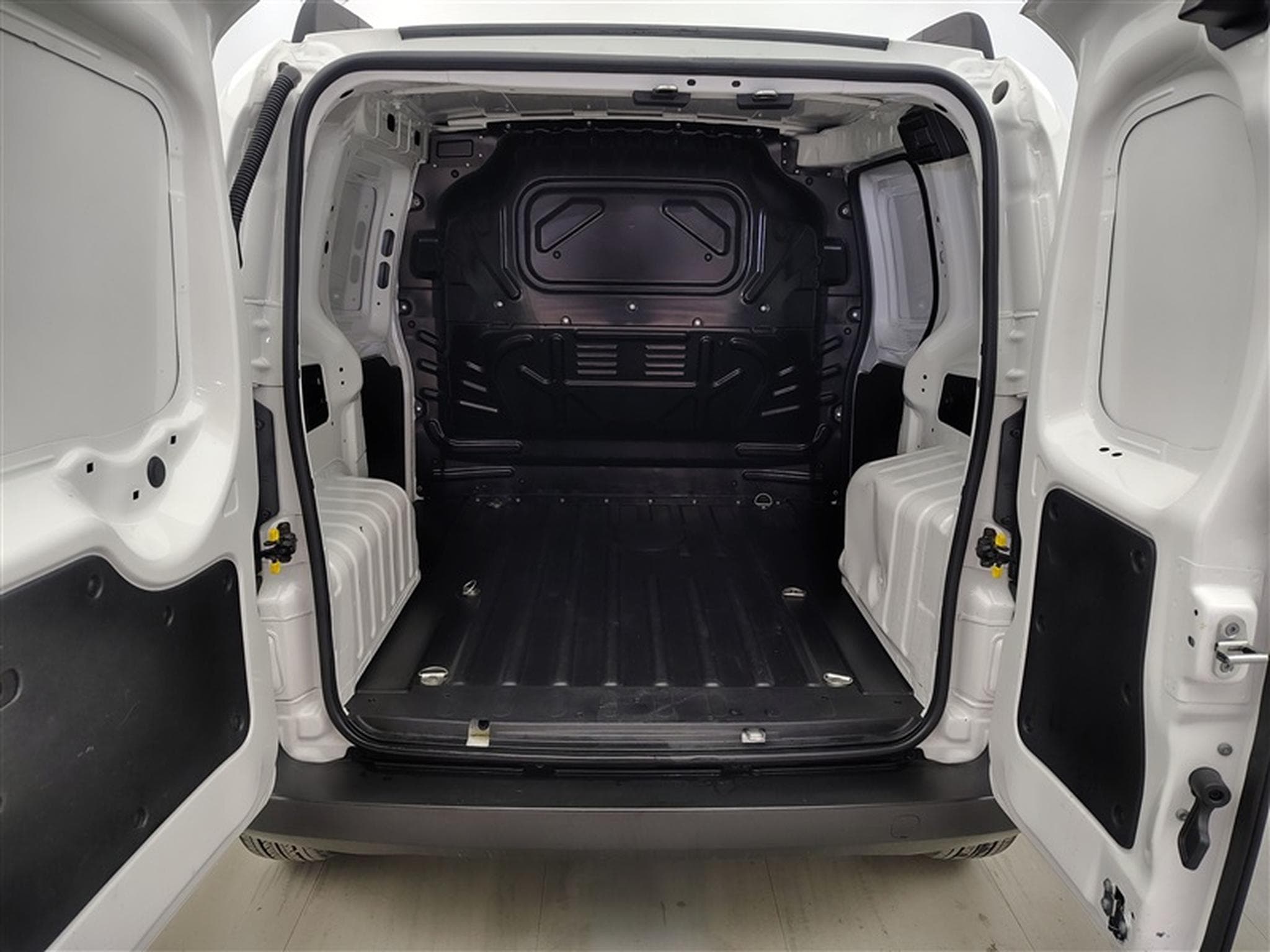 Fiat Fiorino 1.3 Multijet 95Cv Cargo CLIM (2023) - Photo 14