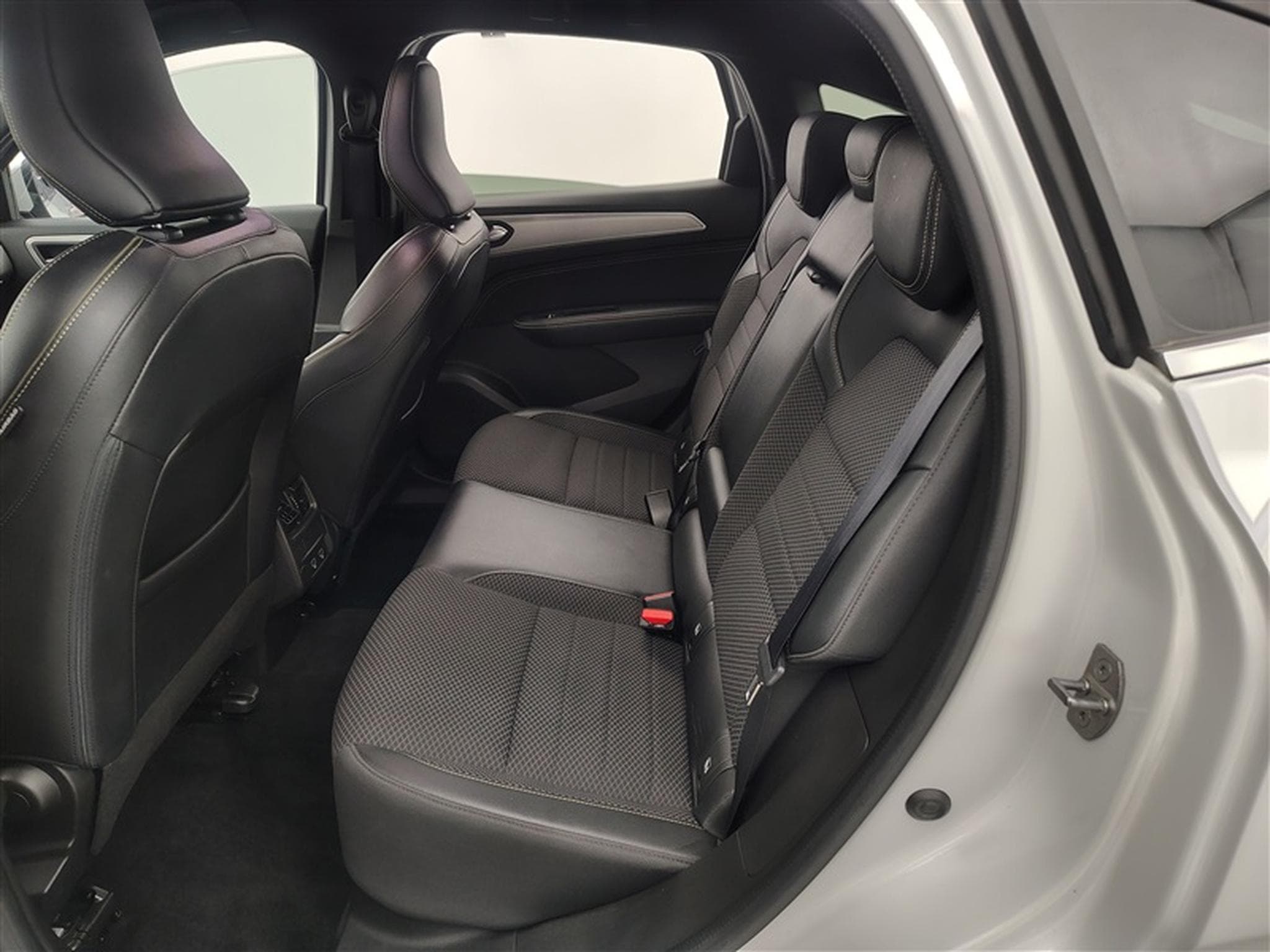 Renault Arkana 1.3 TCe MHEV TECHNO EDC (2024) - Foto 13
