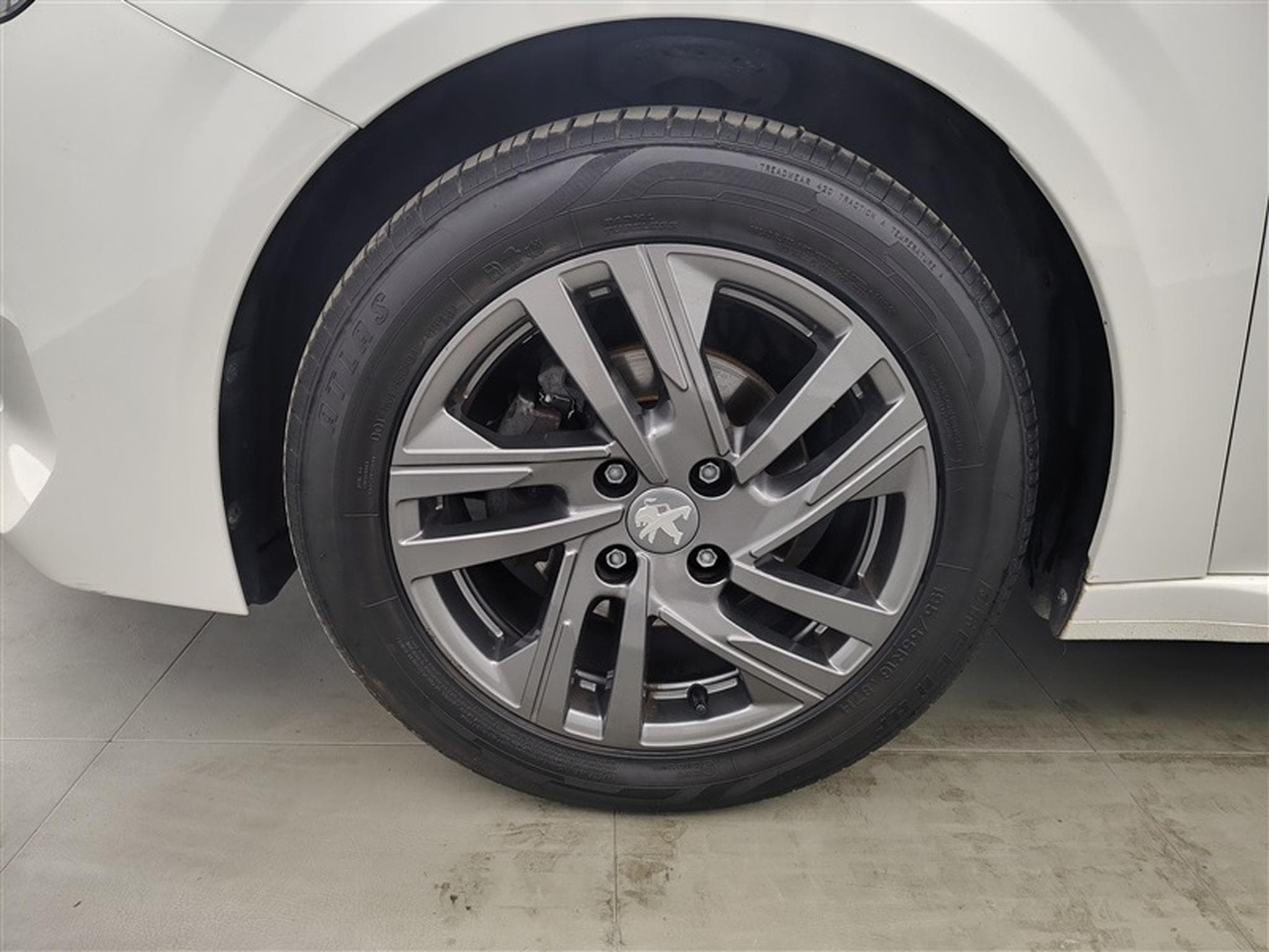 Peugeot 208 1.2i PureTech Active MIRRORLINK / PDC AR / JA 16" (2022) - Foto 6