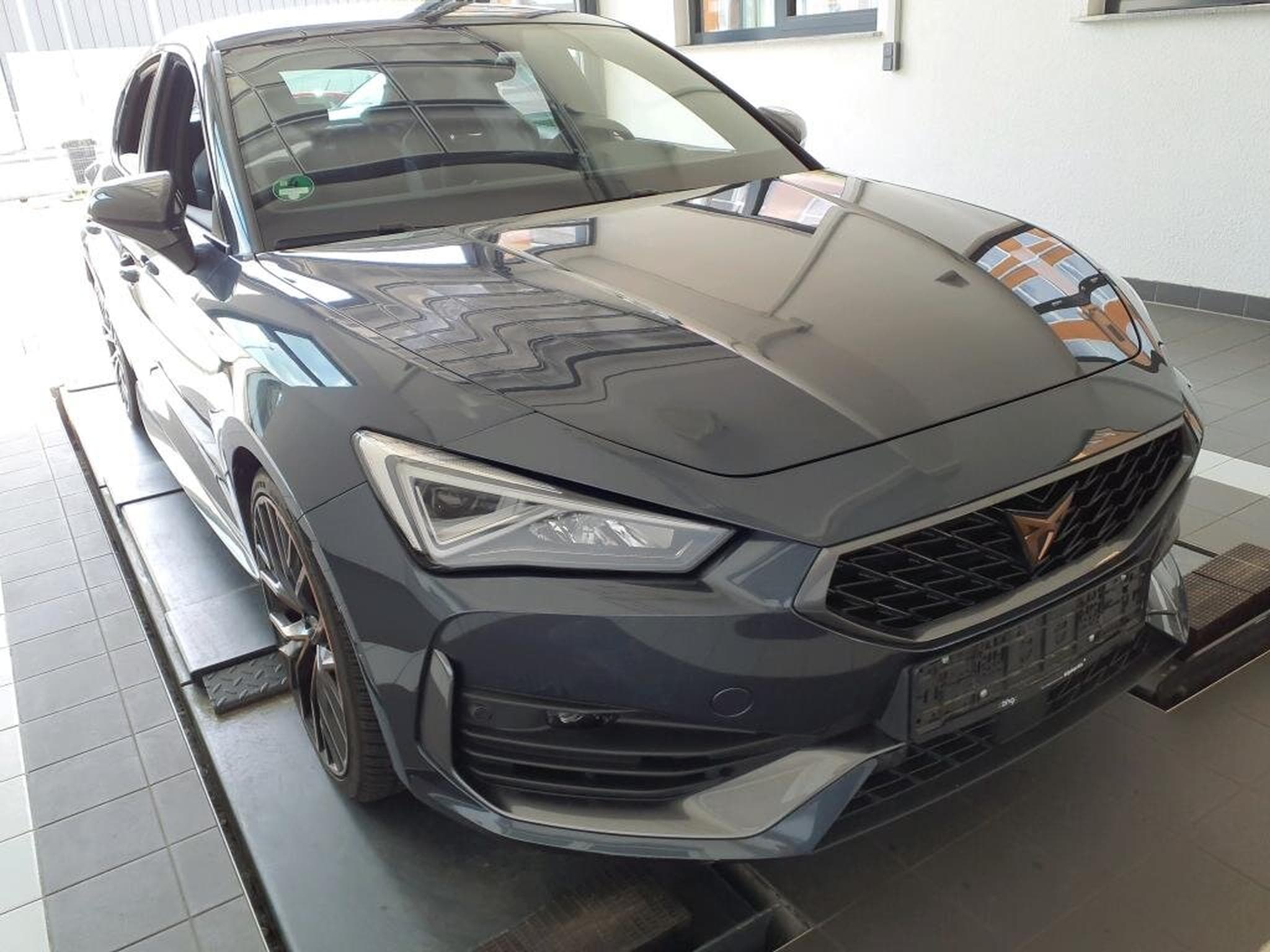 Cupra Leon VZ 2.0 TSI 301cv PANORAMA / SATELLITES (2024) - Photo 2