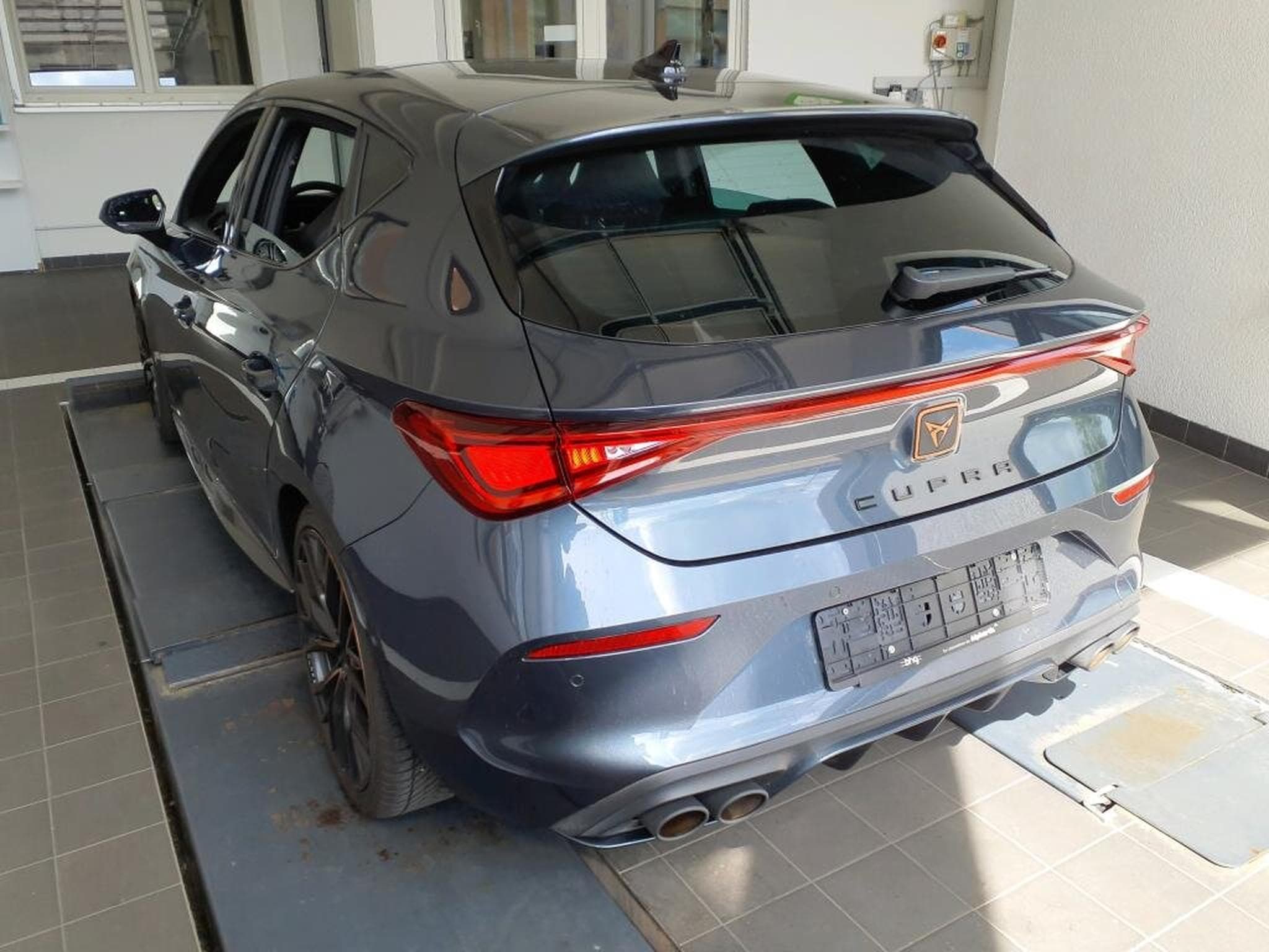 Cupra Leon VZ 2.0 TSI 301cv PANORAMA / SATELLITES (2024) - Photo 3