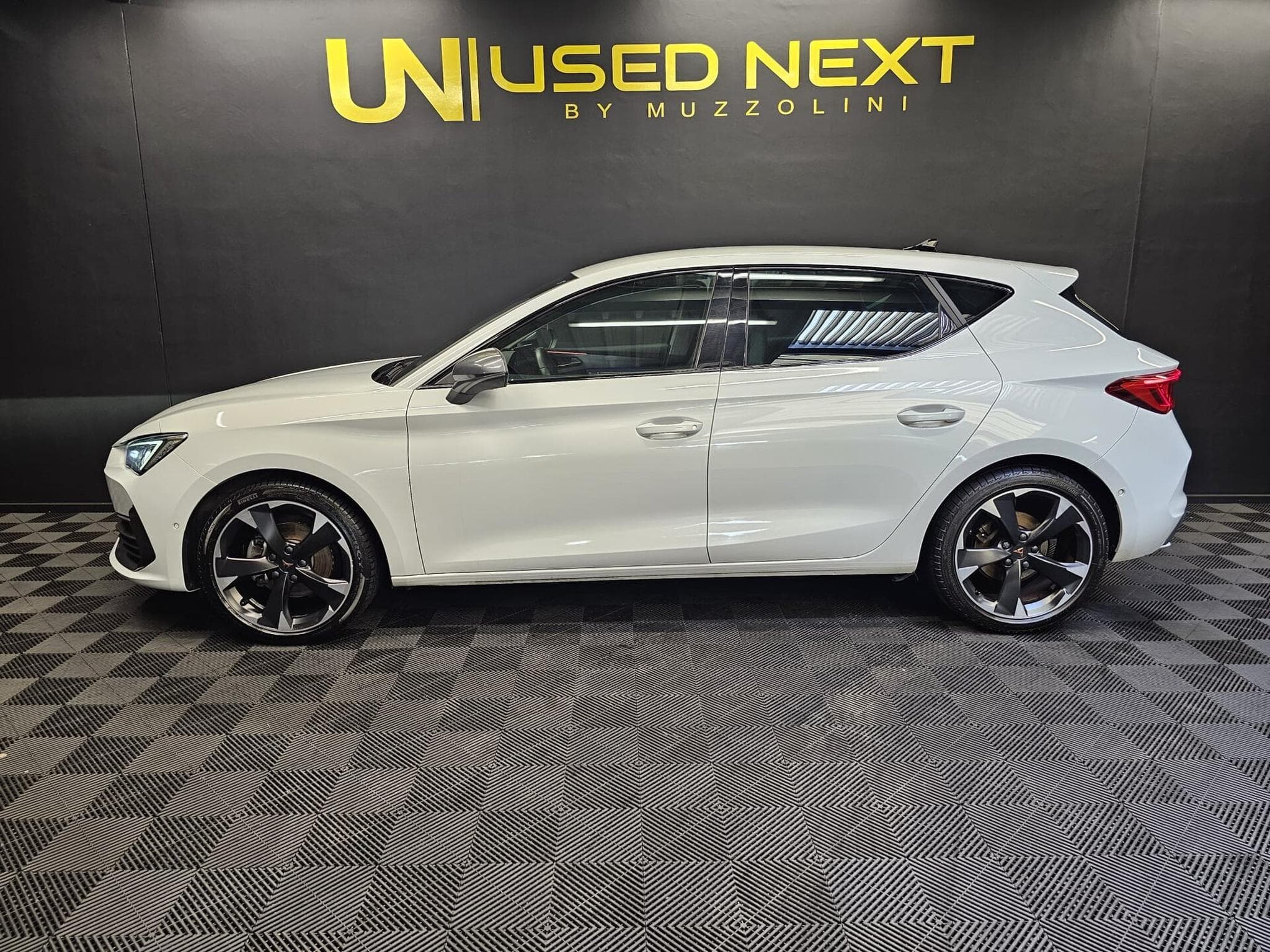 Cupra Leon 1.5 eTSI 110kW 7-speed automatic (2023) - Photo 5