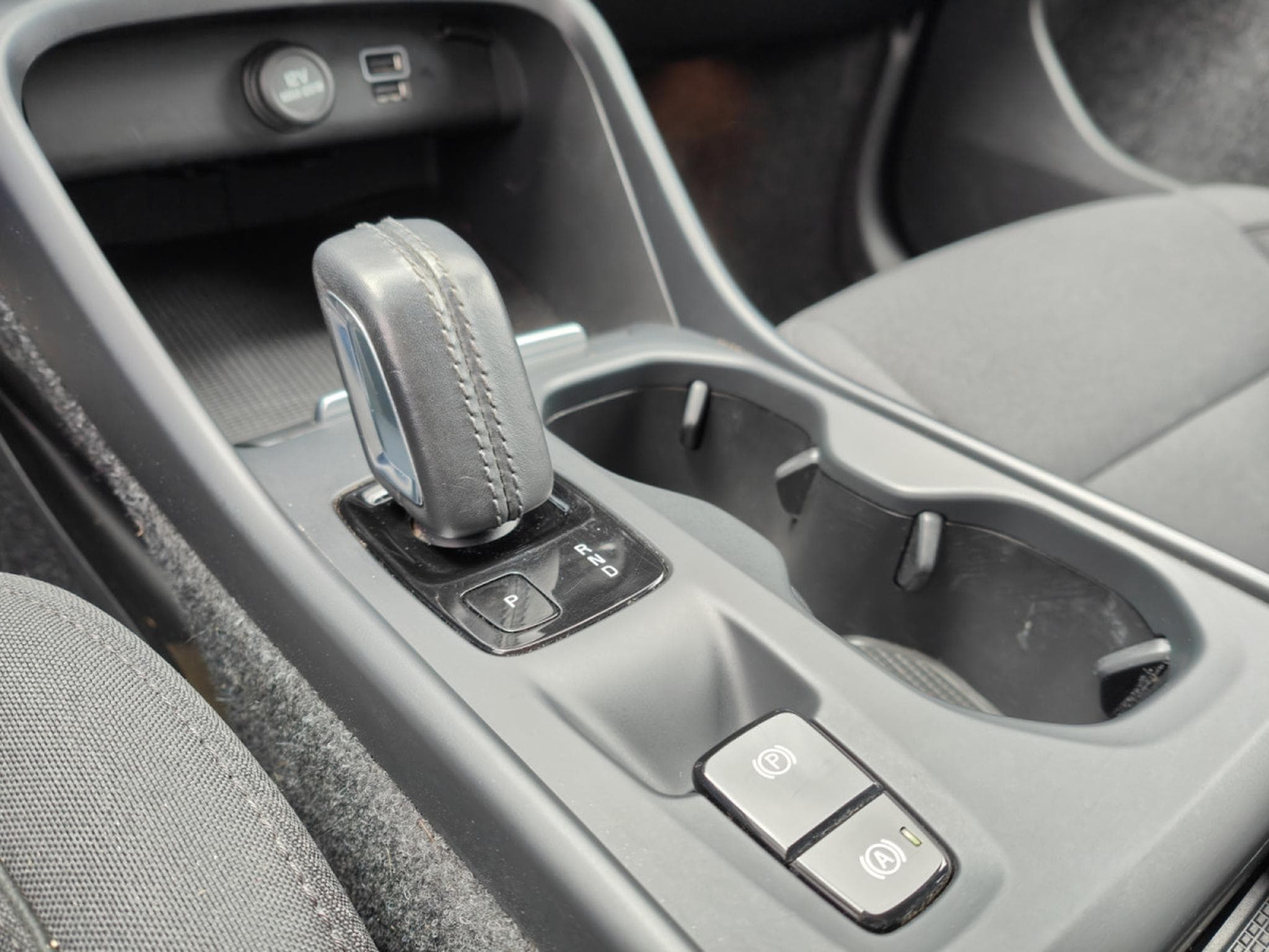 Volvo XC40 T4 RECHARGE PHEV CARPLAY GPS CAMERA SIEGES CHAUFF (2021) - Foto 15