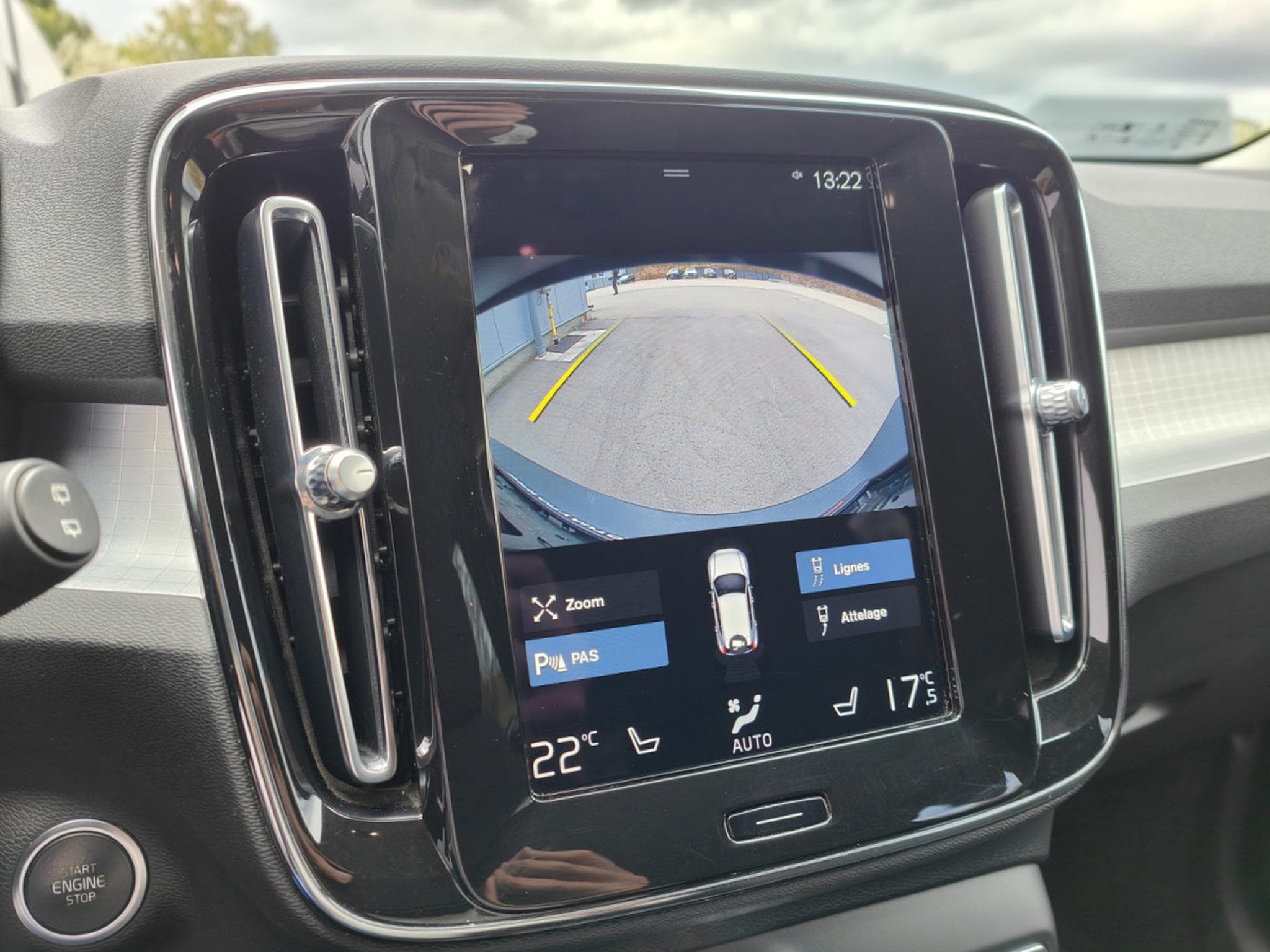 Volvo XC40 T4 RECHARGE PHEV CARPLAY GPS CAMERA SIEGES CHAUFF (2021) - Foto 17