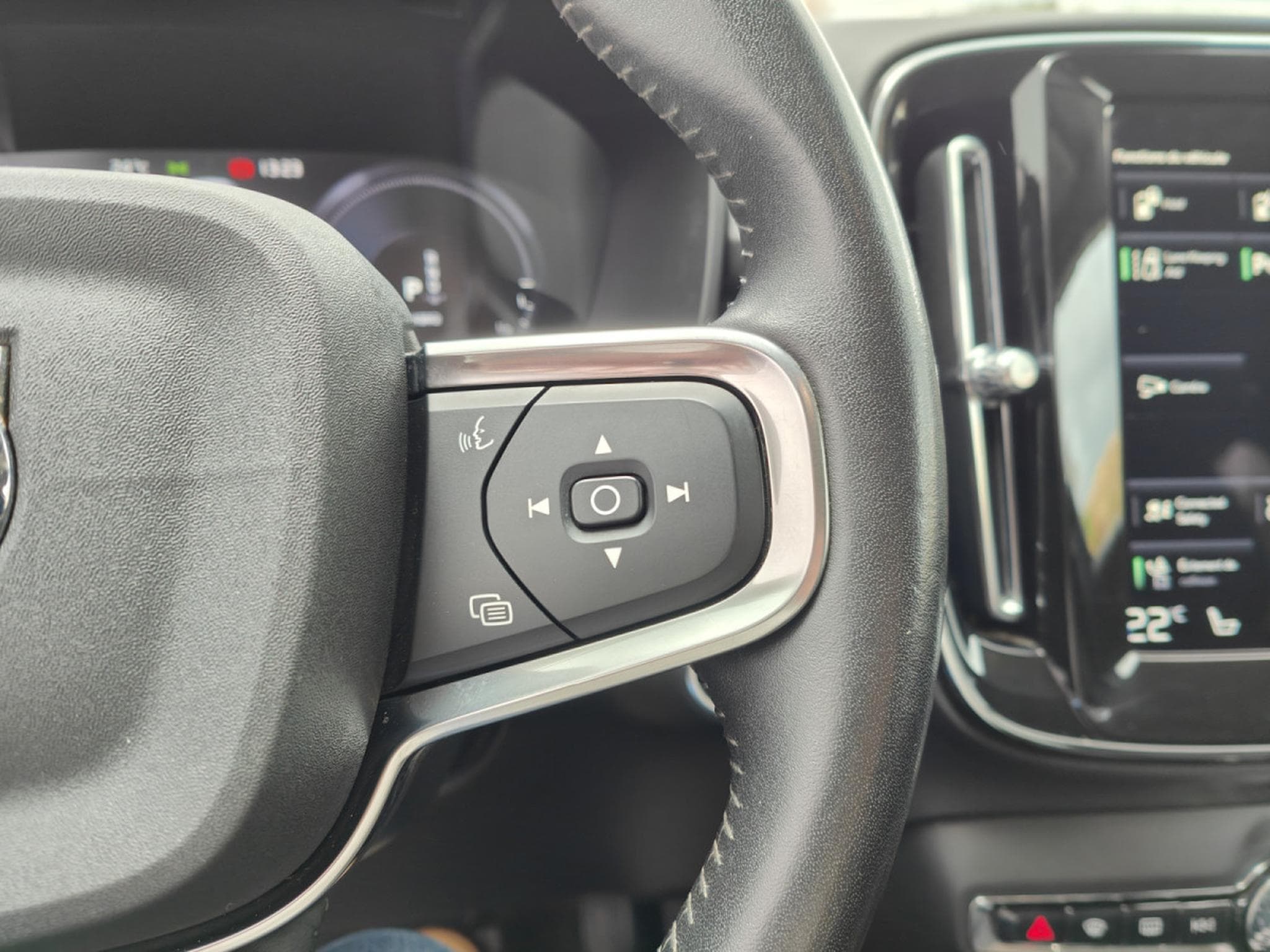 Volvo XC40 T4 RECHARGE PHEV CARPLAY GPS CAMERA SIEGES CHAUFF (2021) - Foto 20