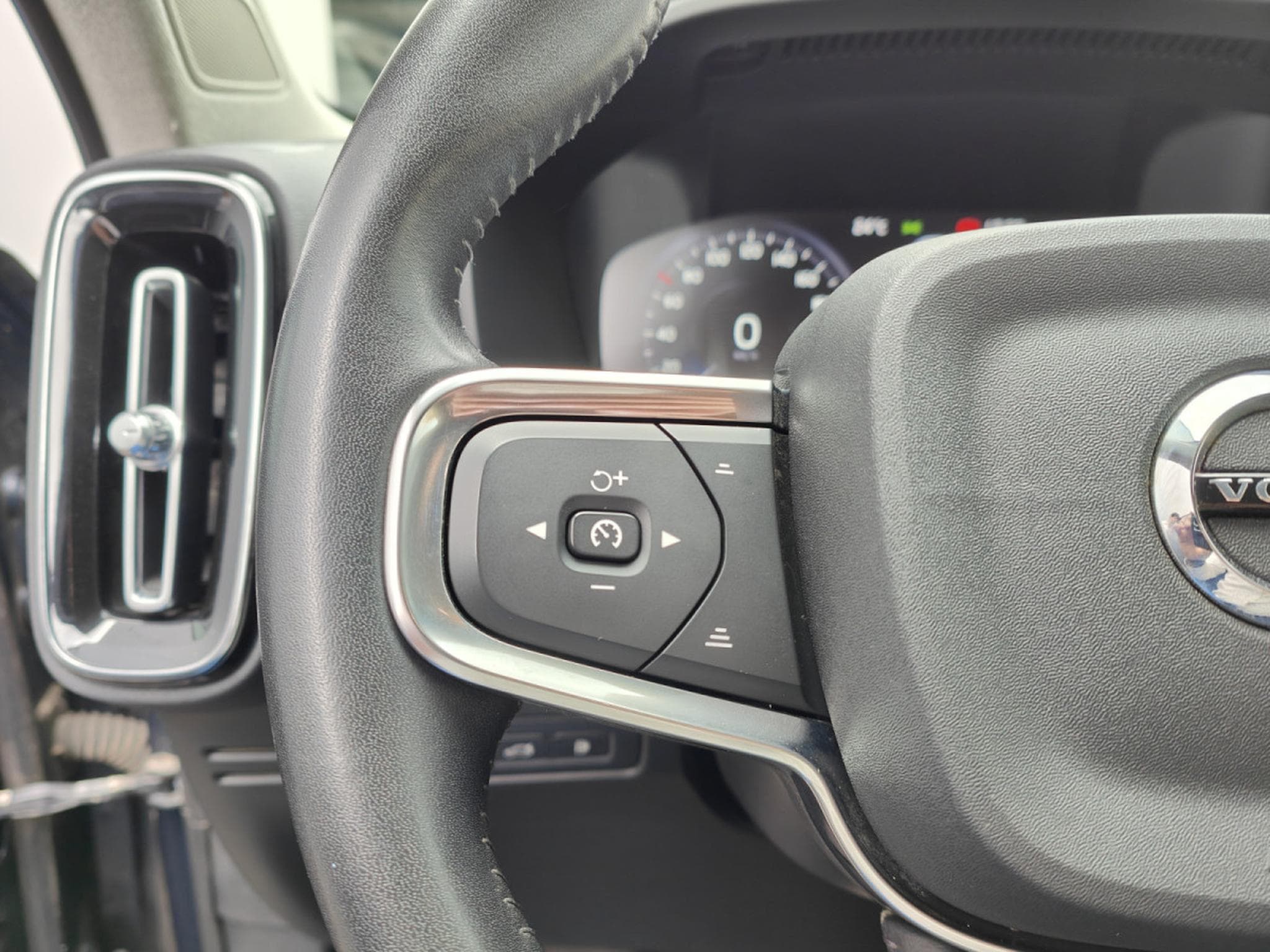 Volvo XC40 T4 RECHARGE PHEV CARPLAY GPS CAMERA SIEGES CHAUFF (2021) - Foto 21