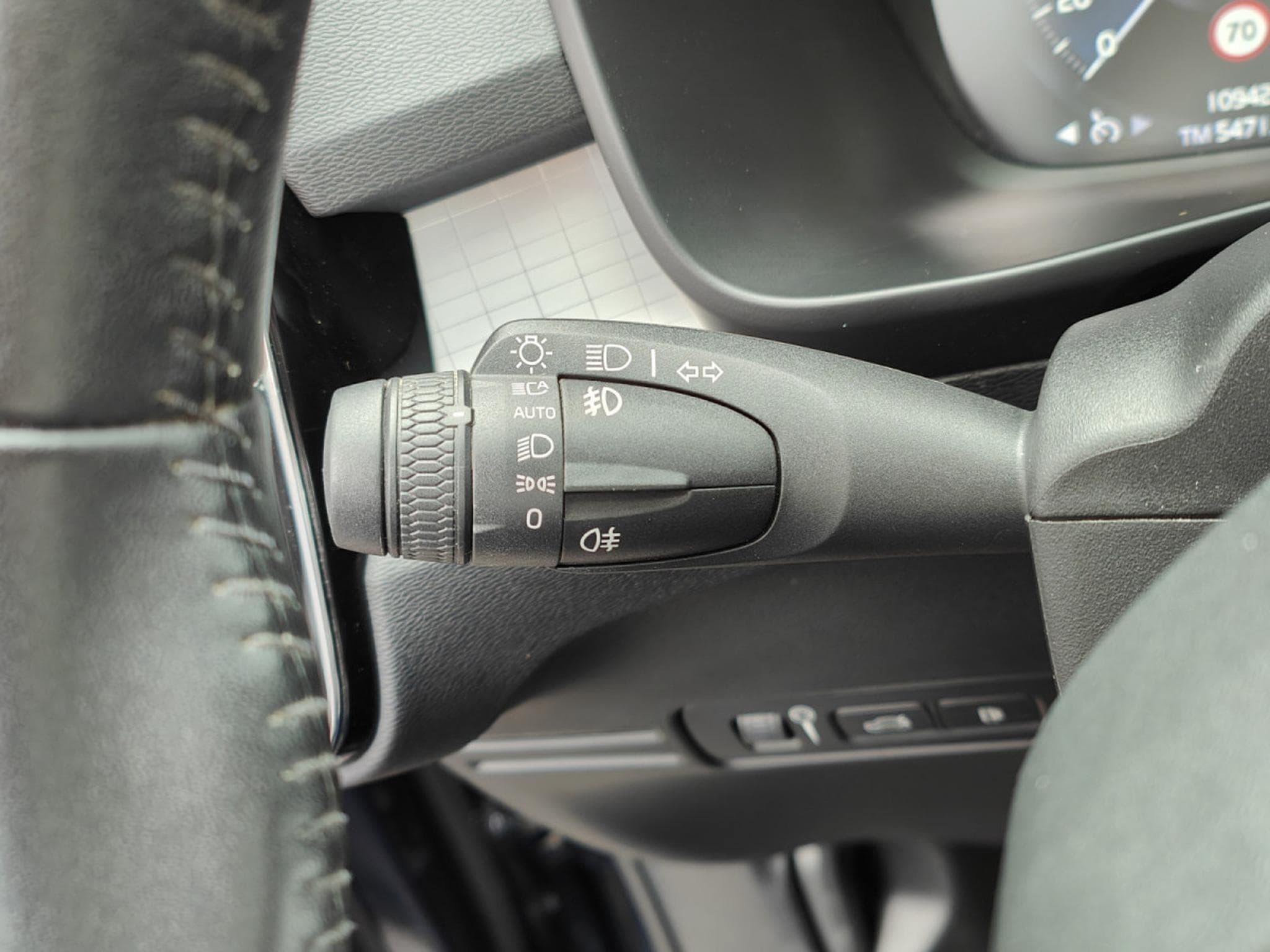 Volvo XC40 T4 RECHARGE PHEV CARPLAY GPS CAMERA SIEGES CHAUFF (2021) - Foto 23