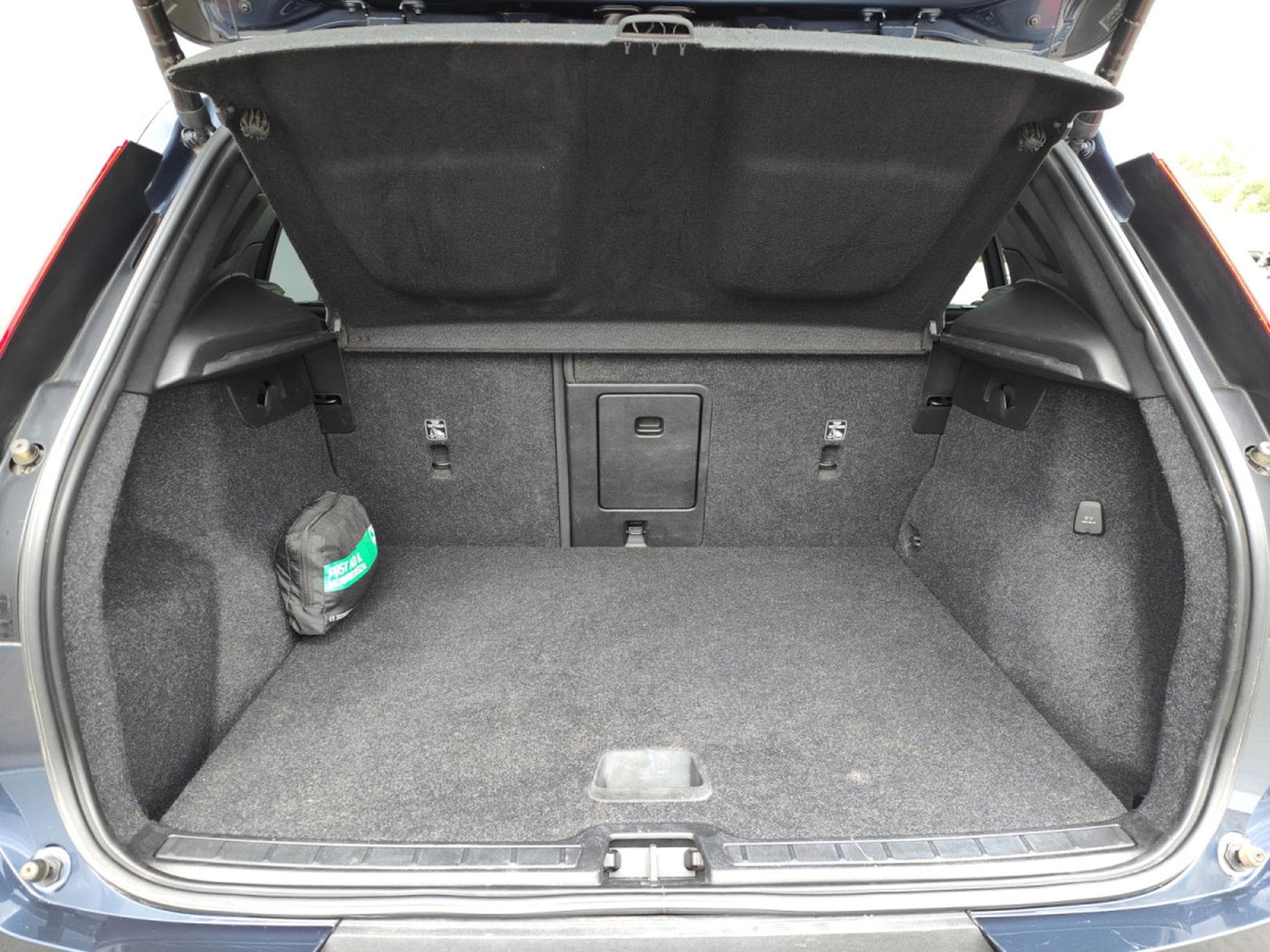 Volvo XC40 T4 RECHARGE PHEV CARPLAY GPS CAMERA SIEGES CHAUFF (2021) - Foto 9