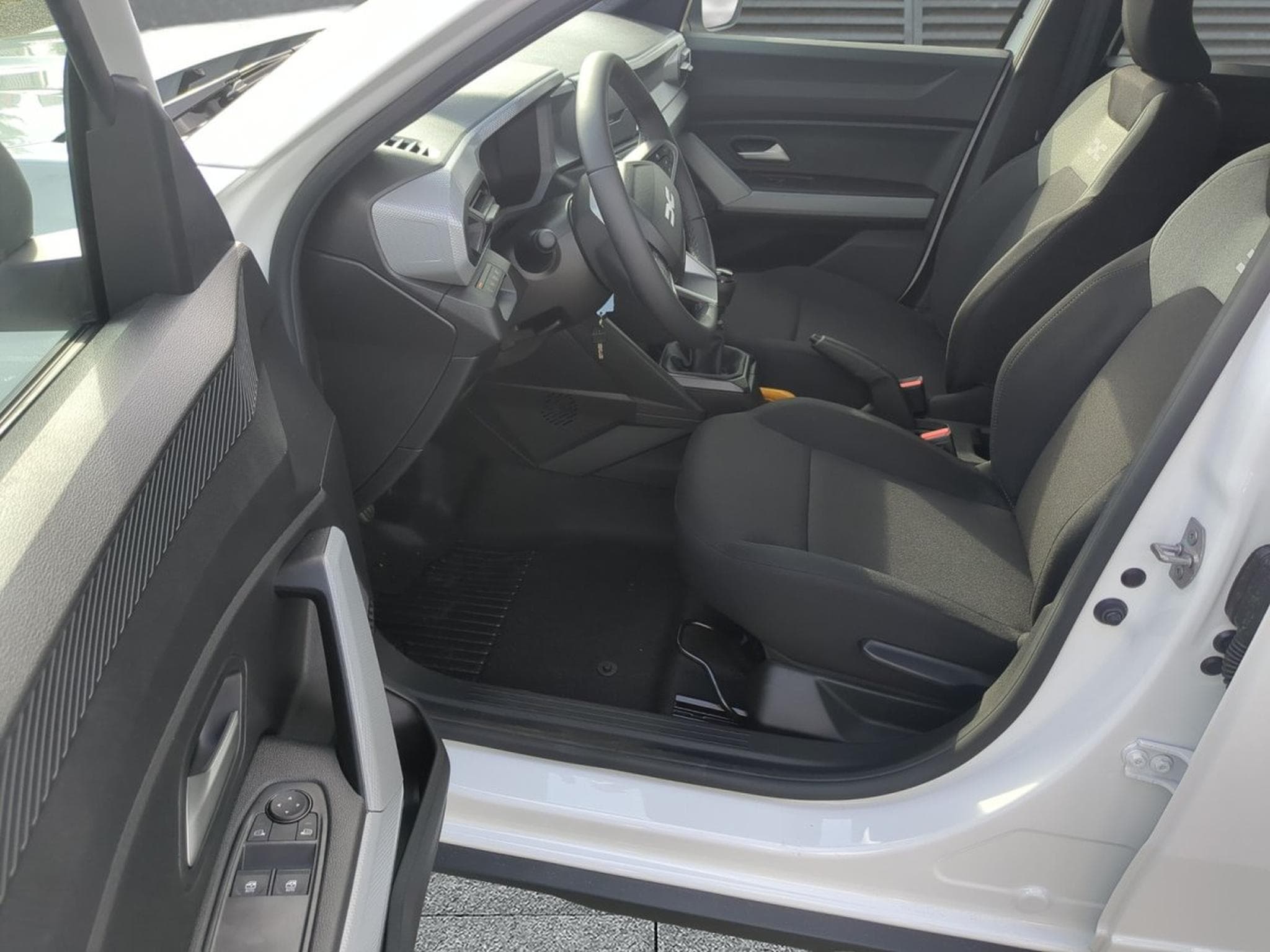 Dacia Duster Essential (2025) - Foto 4