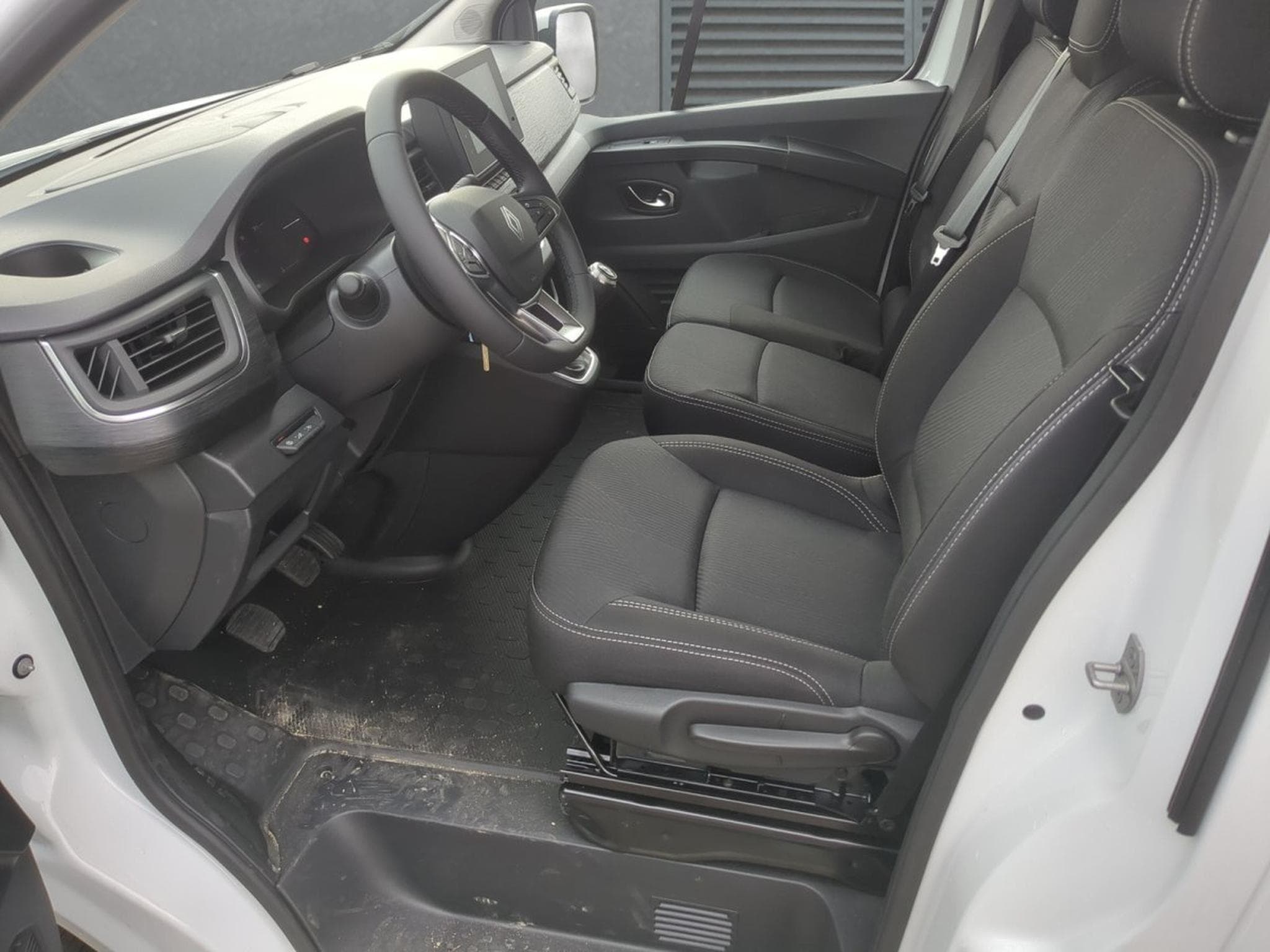 Renault Trafic Extra+ L2H1 3,0t (2026) - Foto 4