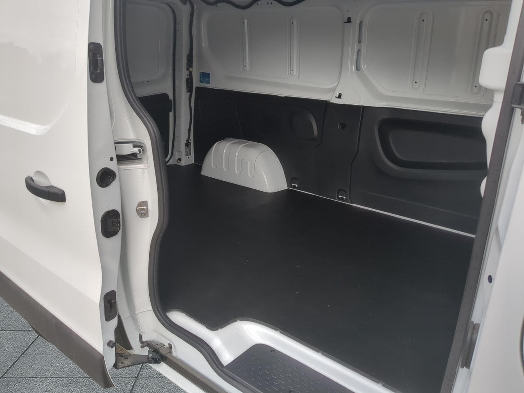 Renault Trafic Extra+ L2H1 3,0t (2026) - Foto 6