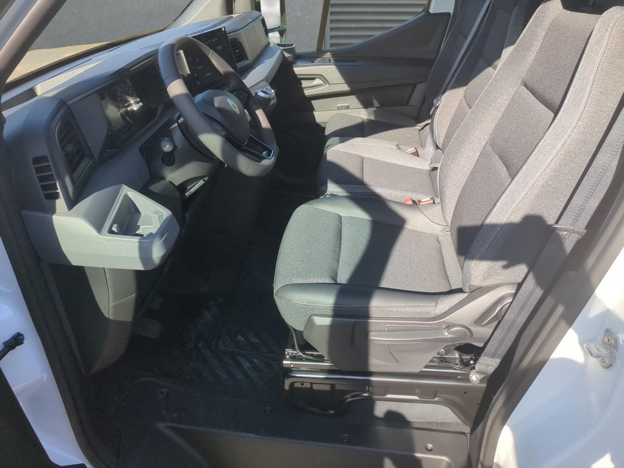 Renault Master L2H2 AHK SHZ (2026) - Foto 4