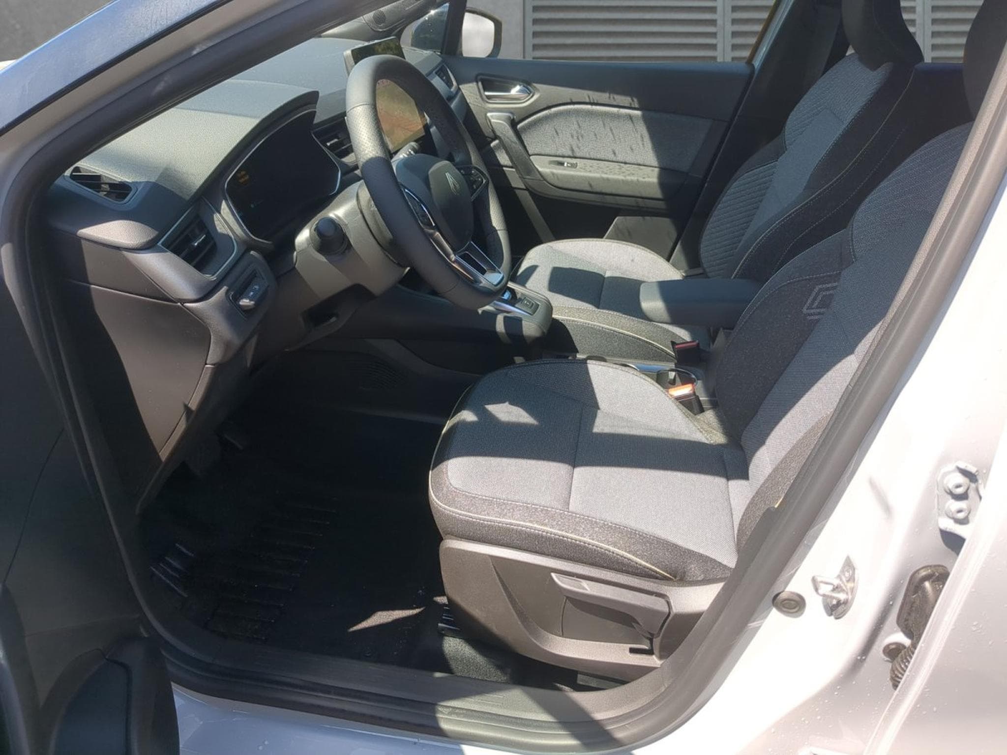 Renault Captur Techno SHZ LKHZ GJR (2026) - Photo 4