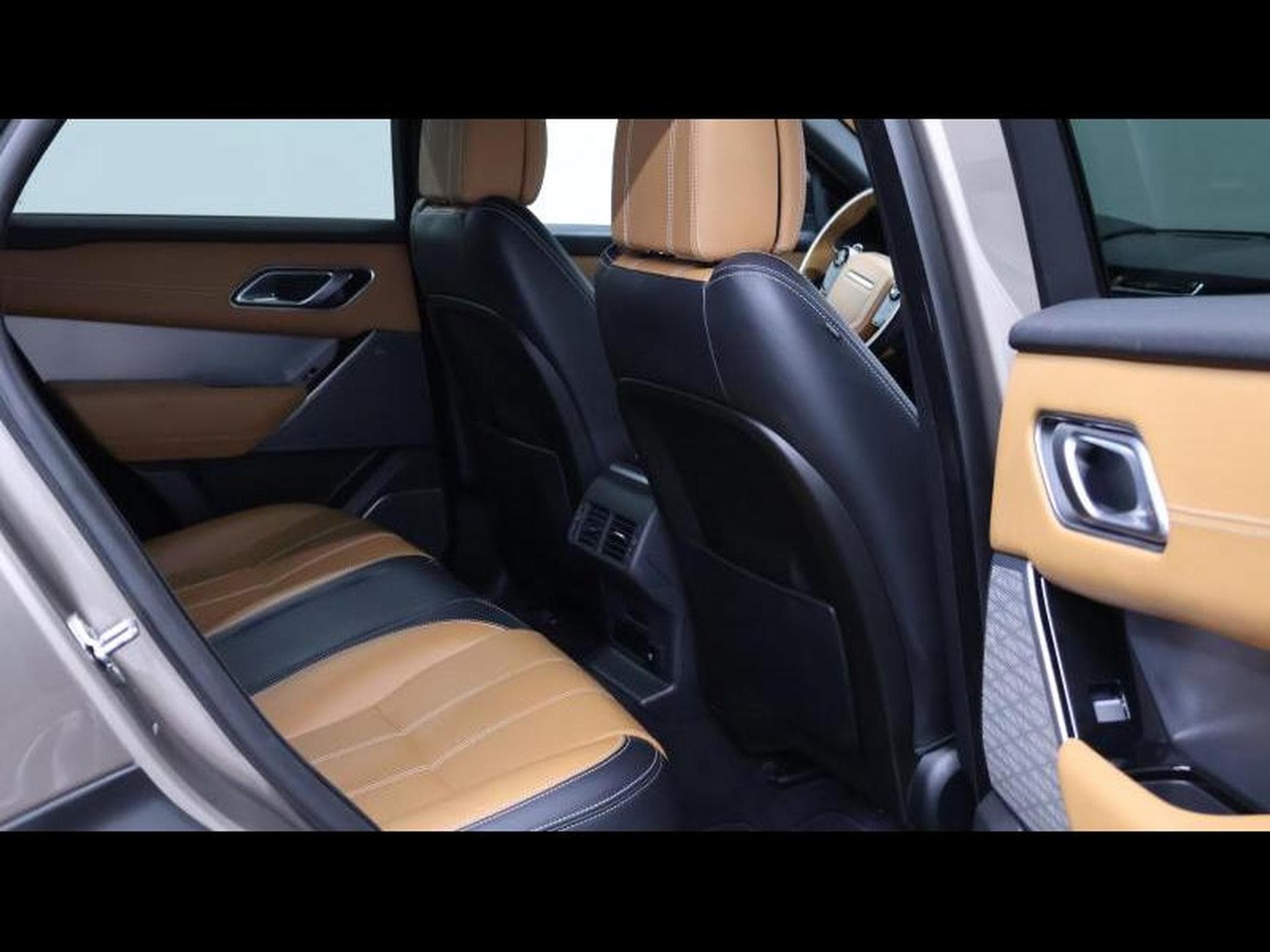 Land-Rover Range Rover Velar P300 R-Dynamic HSE Auto (2019) - Foto 23