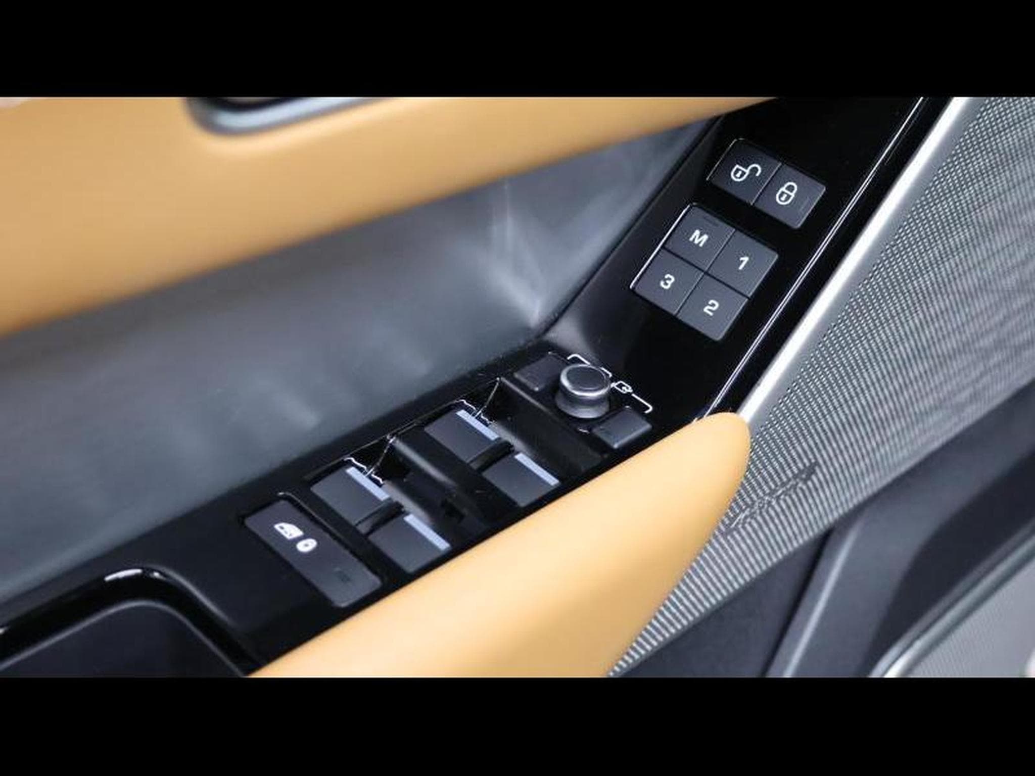 Land-Rover Range Rover Velar P300 R-Dynamic HSE Auto (2019) - Foto 30