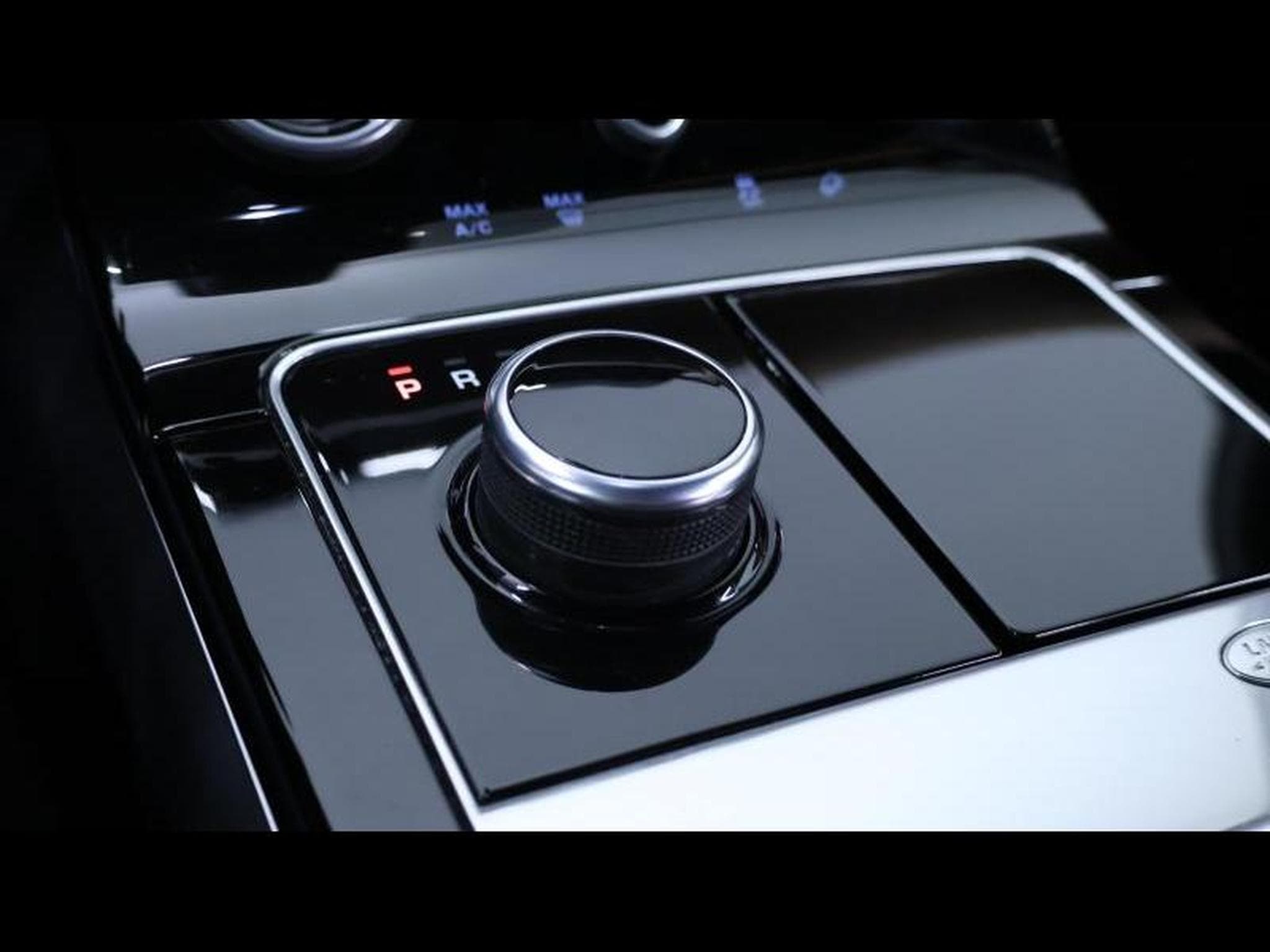 Land-Rover Range Rover Velar P300 R-Dynamic HSE Auto (2019) - Foto 36