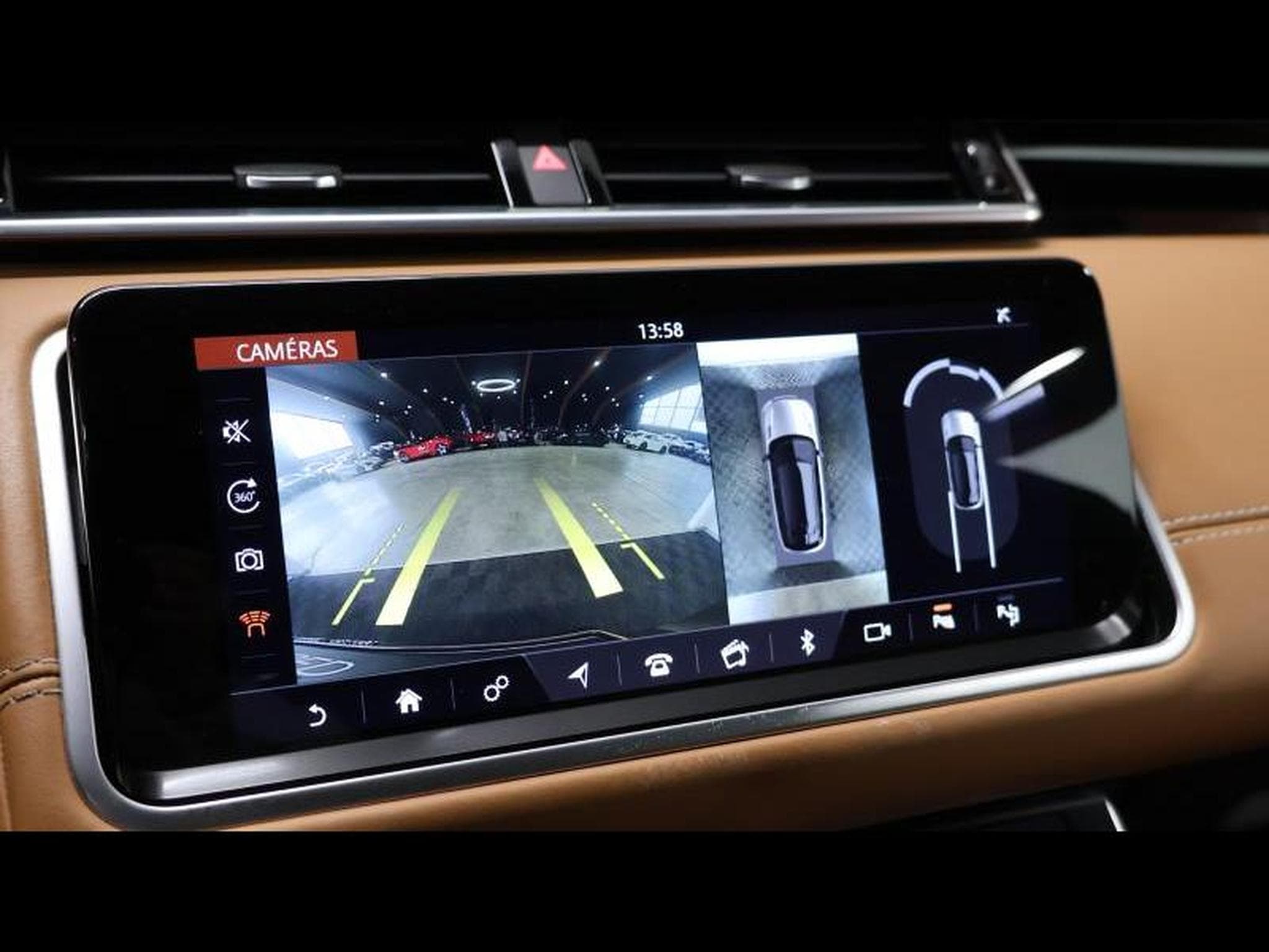 Land-Rover Range Rover Velar P300 R-Dynamic HSE Auto (2019) - Foto 40