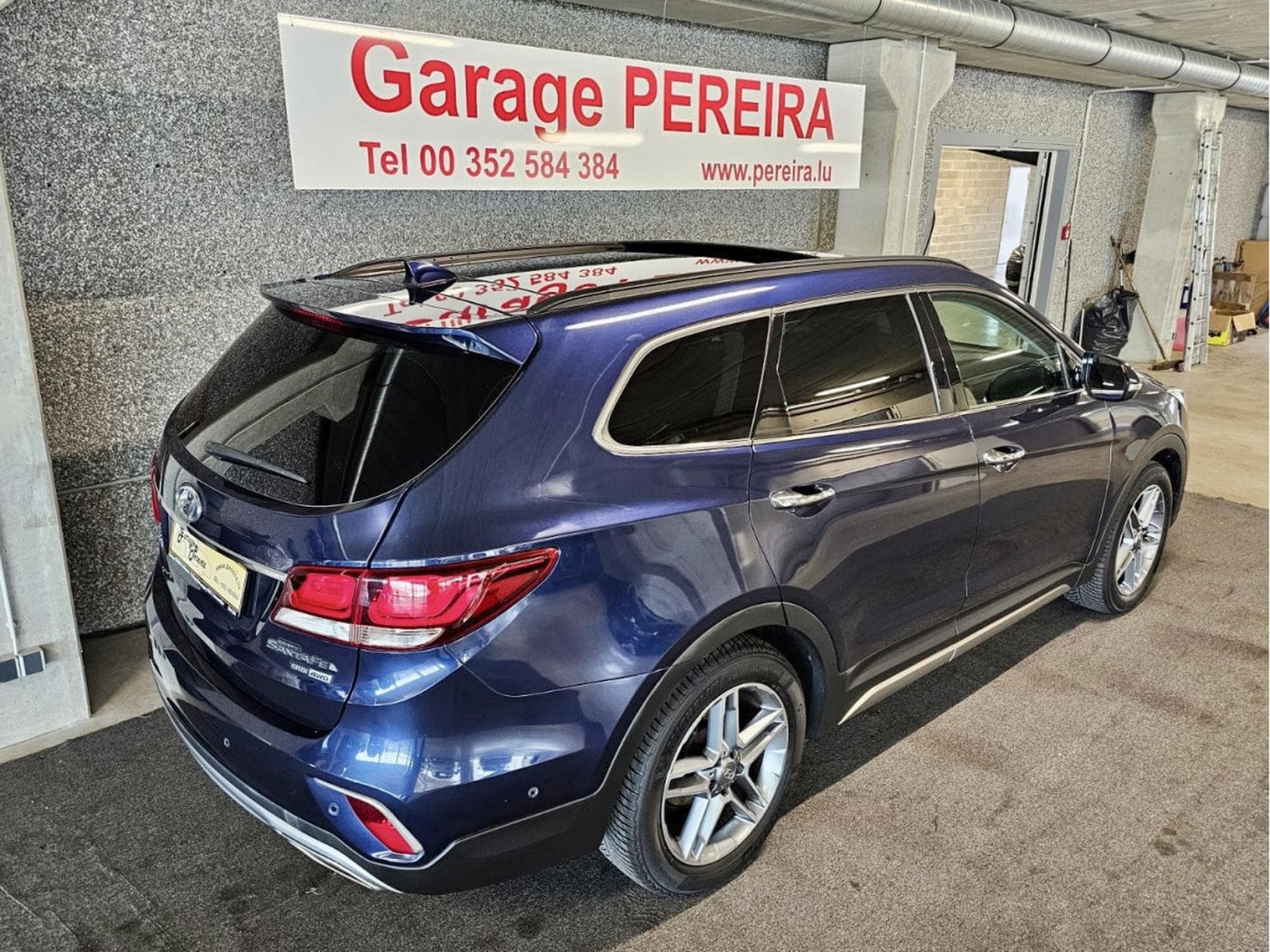 Hyundai Grand Santa Fe 2.2CRDi 200 AWD PANO CUIR NAVI 7 SITZE (2016) - Photo 2