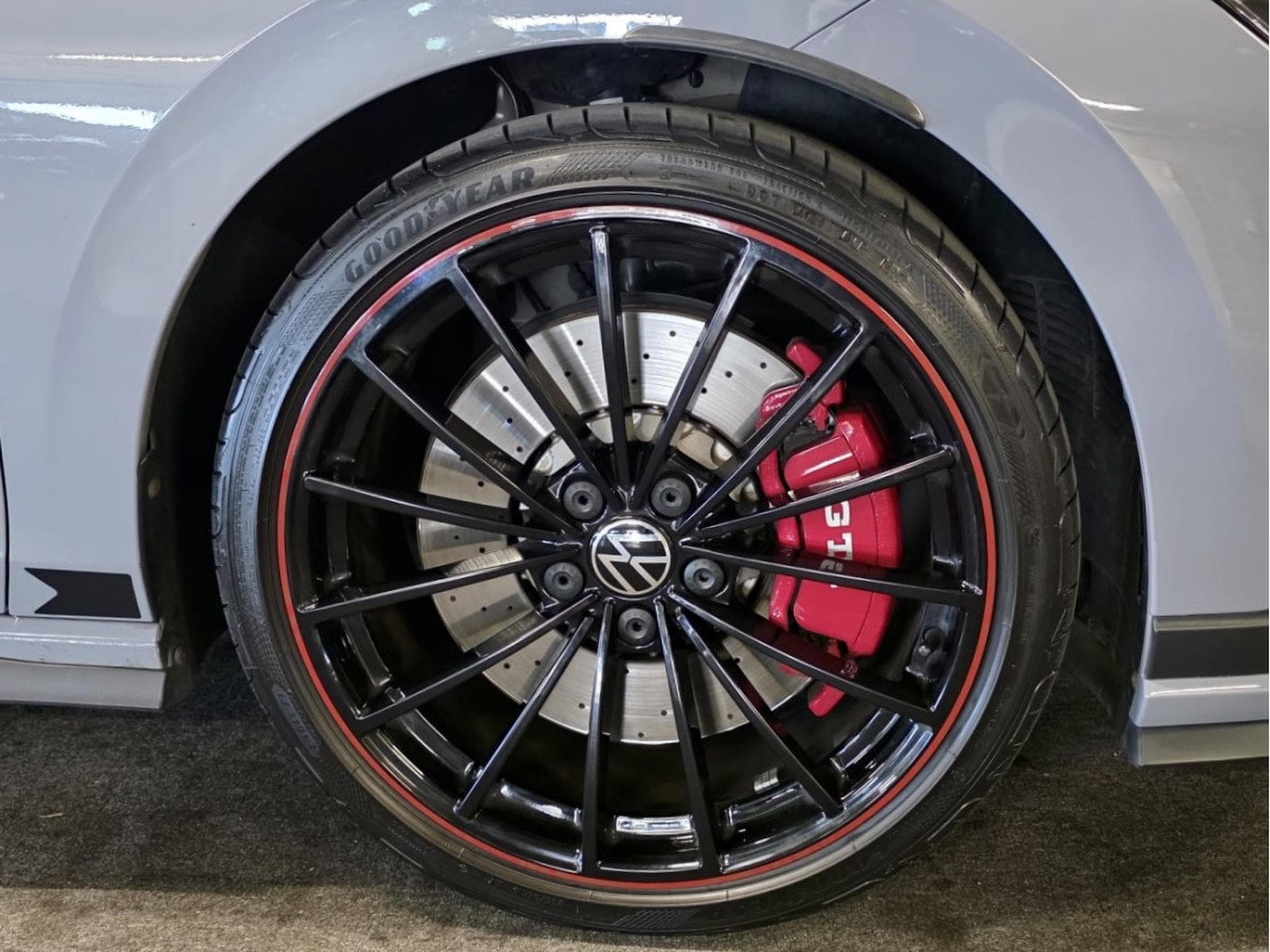 VW Golf GTI 2.0 TSI 300 CLUBSPORT ÉDITION 45 AKRAPOVIC DCC NURBURGRI (2022) - Photo 12