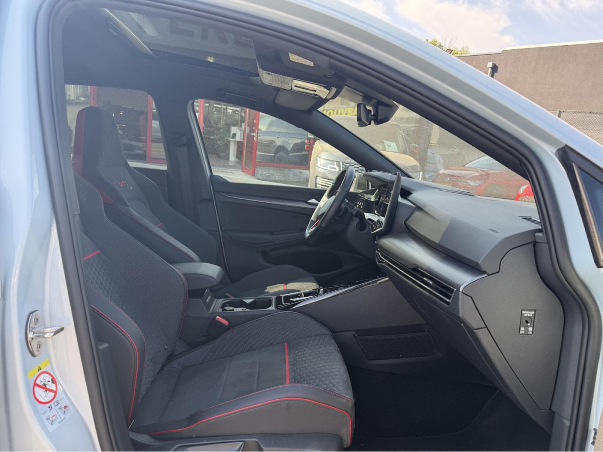VW Golf GTI FACELIFT 2.0 TSI 300 CLUBSPORT CRYSTAL ICE BLUE IQ LIGHT (2025) - Photo 4
