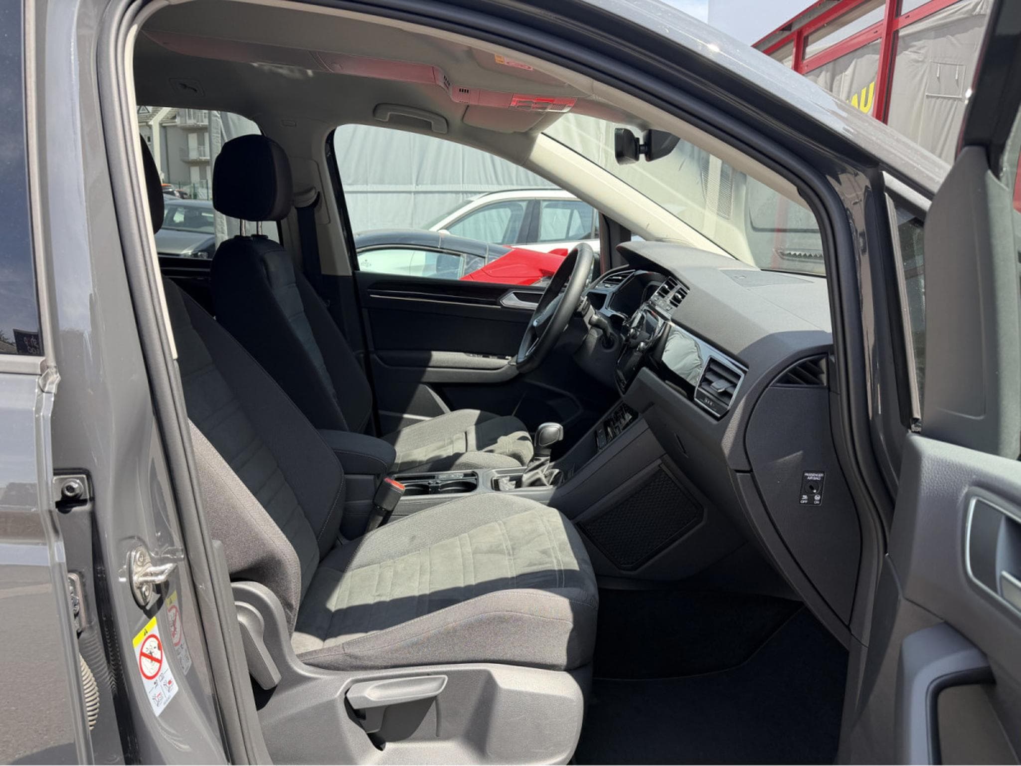 VW Touran NEW MODEL 2.0 TDI 150 DSG R-LINE 7 SITZE IQ LIGHT NAVI (2023) - Photo 6