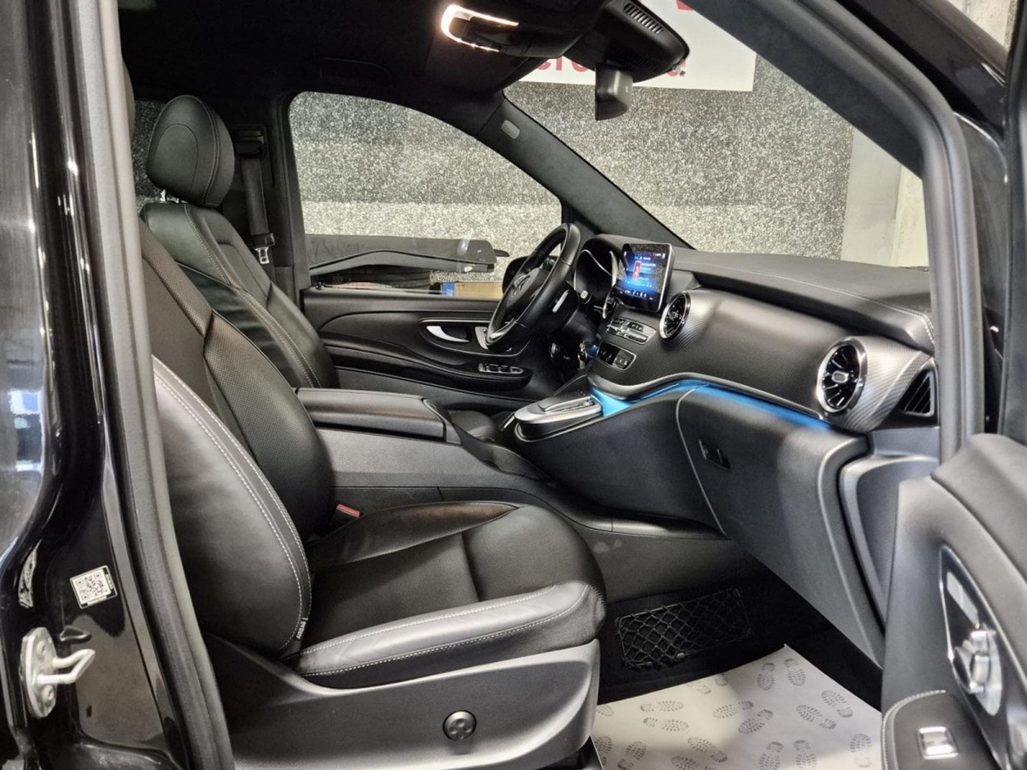 Mercedes V 250 D AMG LINE 6 SITZE BURMESTER PANO CUIR NAVI (2021) - Photo 4