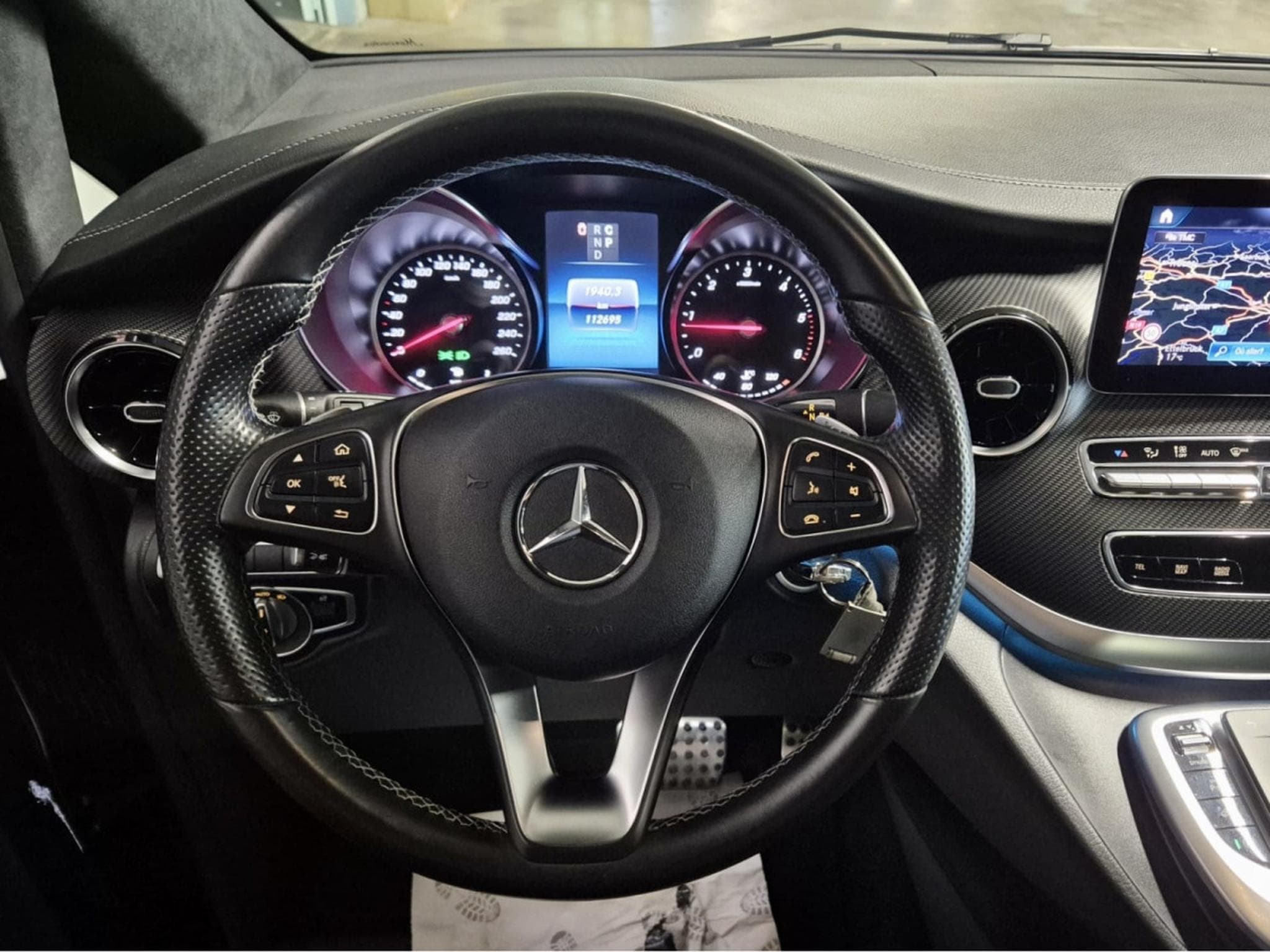 Mercedes V 250 D AMG LINE 6 SITZE BURMESTER PANO CUIR NAVI (2021) - Photo 9