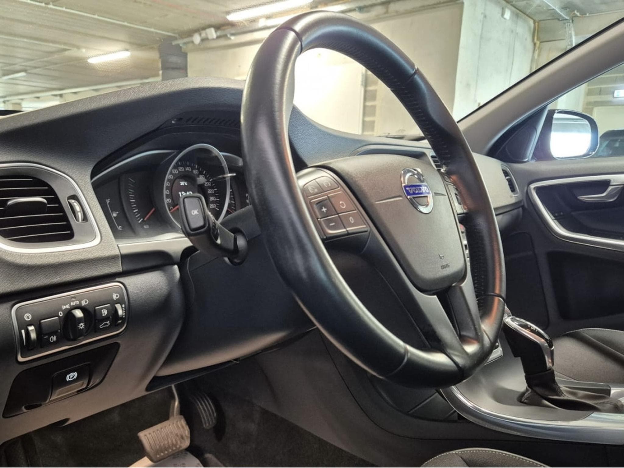 Volvo V60 D3 GEARTRONIC CUIR NAVI (2016) - Photo 10