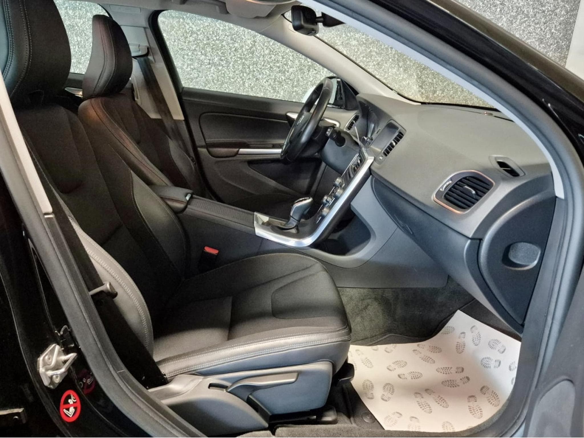 Volvo V60 D3 GEARTRONIC CUIR NAVI (2016) - Photo 4