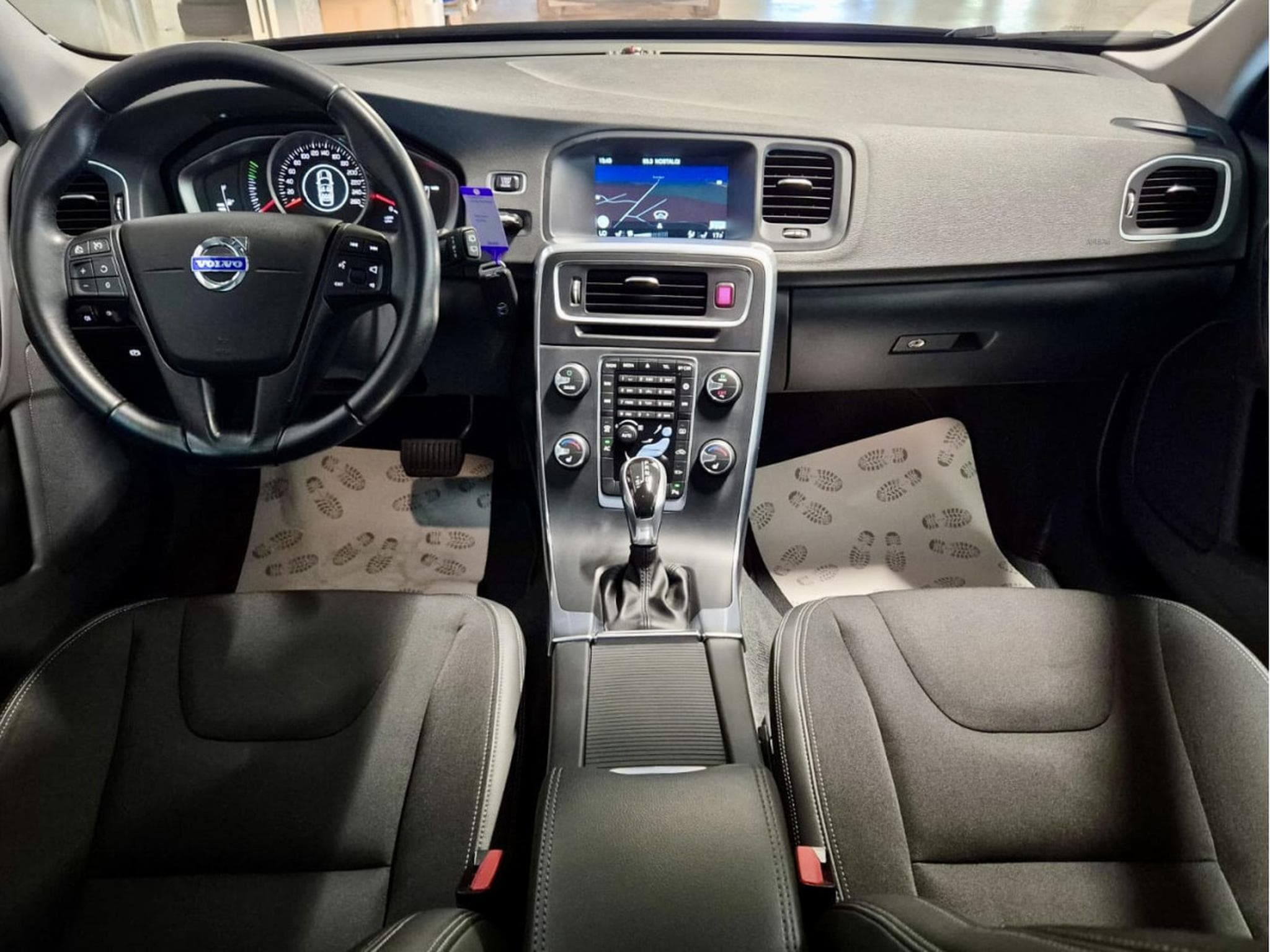 Volvo V60 D3 GEARTRONIC CUIR NAVI (2016) - Photo 6