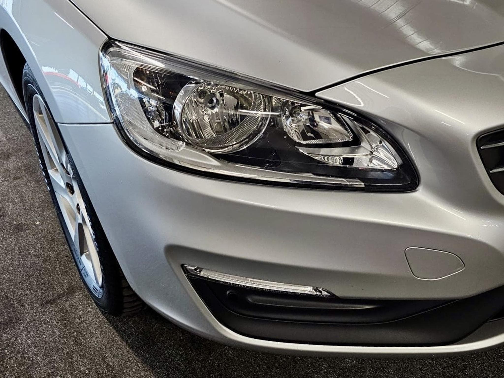 Volvo V60 T3 AUTO NAVI (2015) - Photo 9